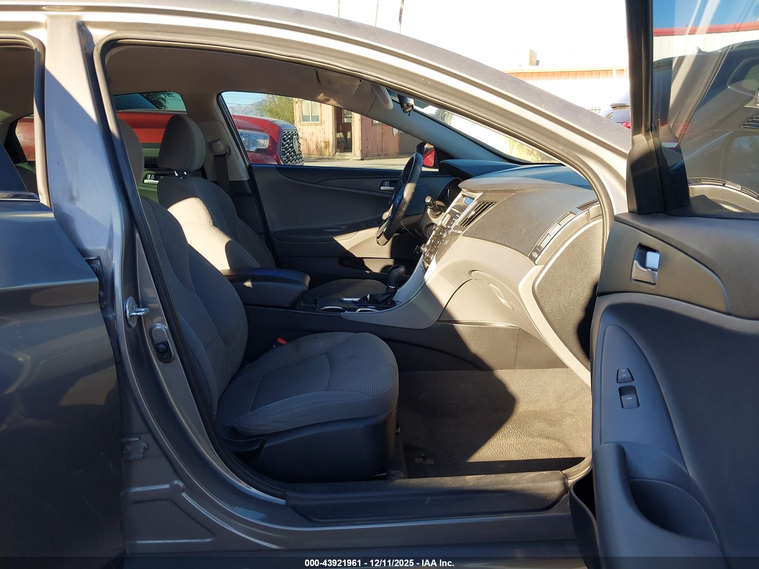 HYUNDAI SONATA image 5