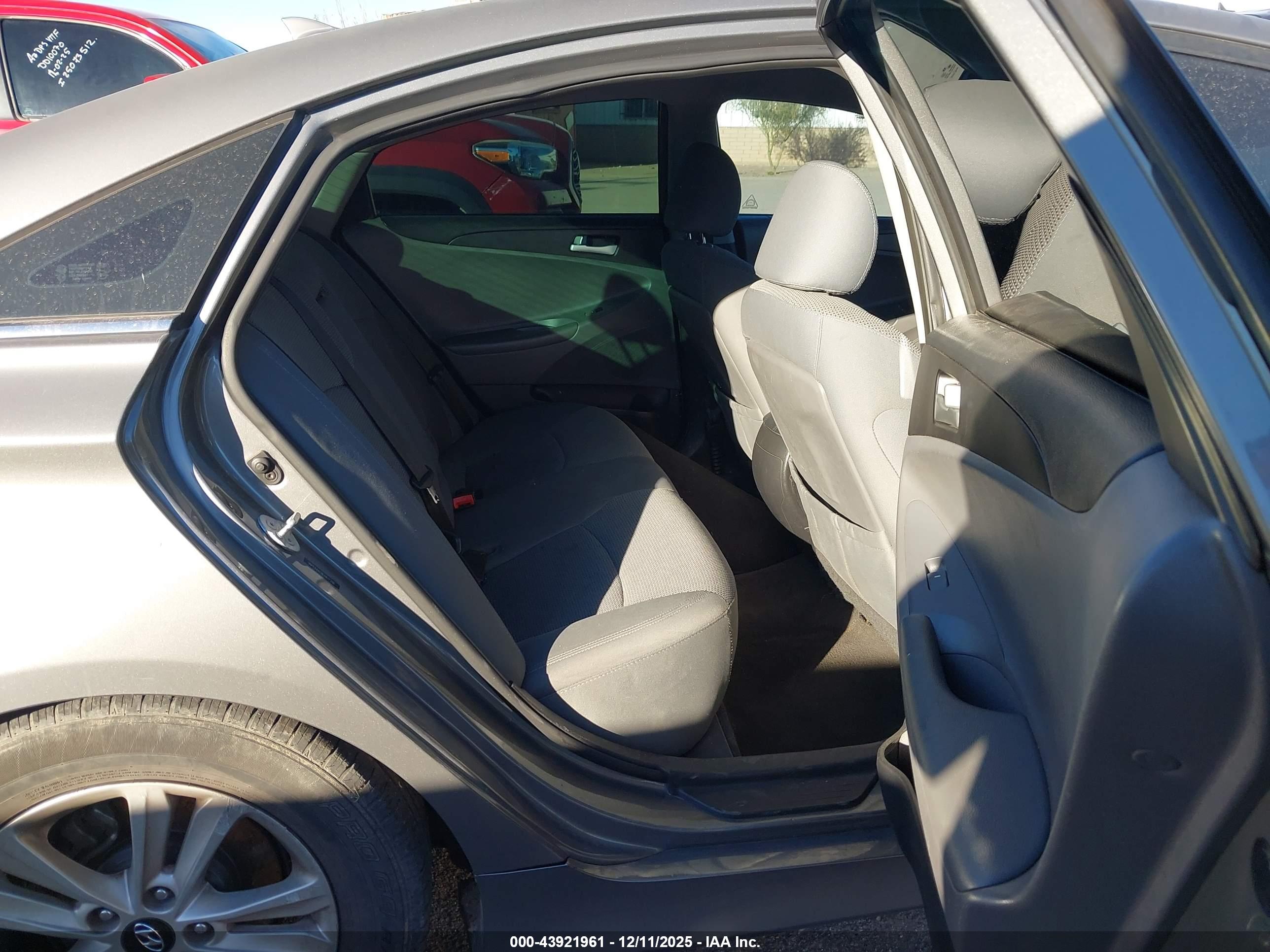 HYUNDAI SONATA image 8