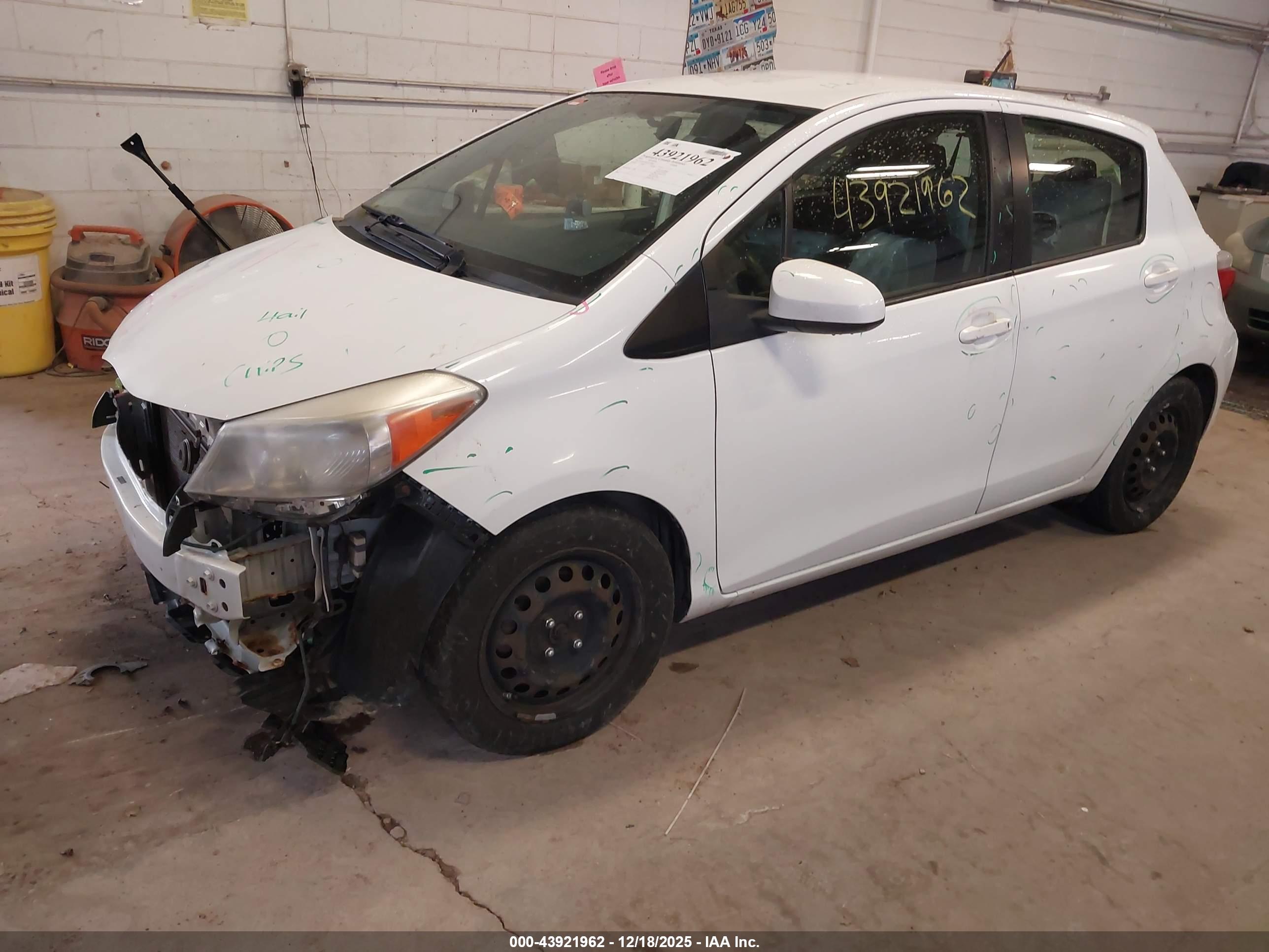 TOYOTA YARIS image 2