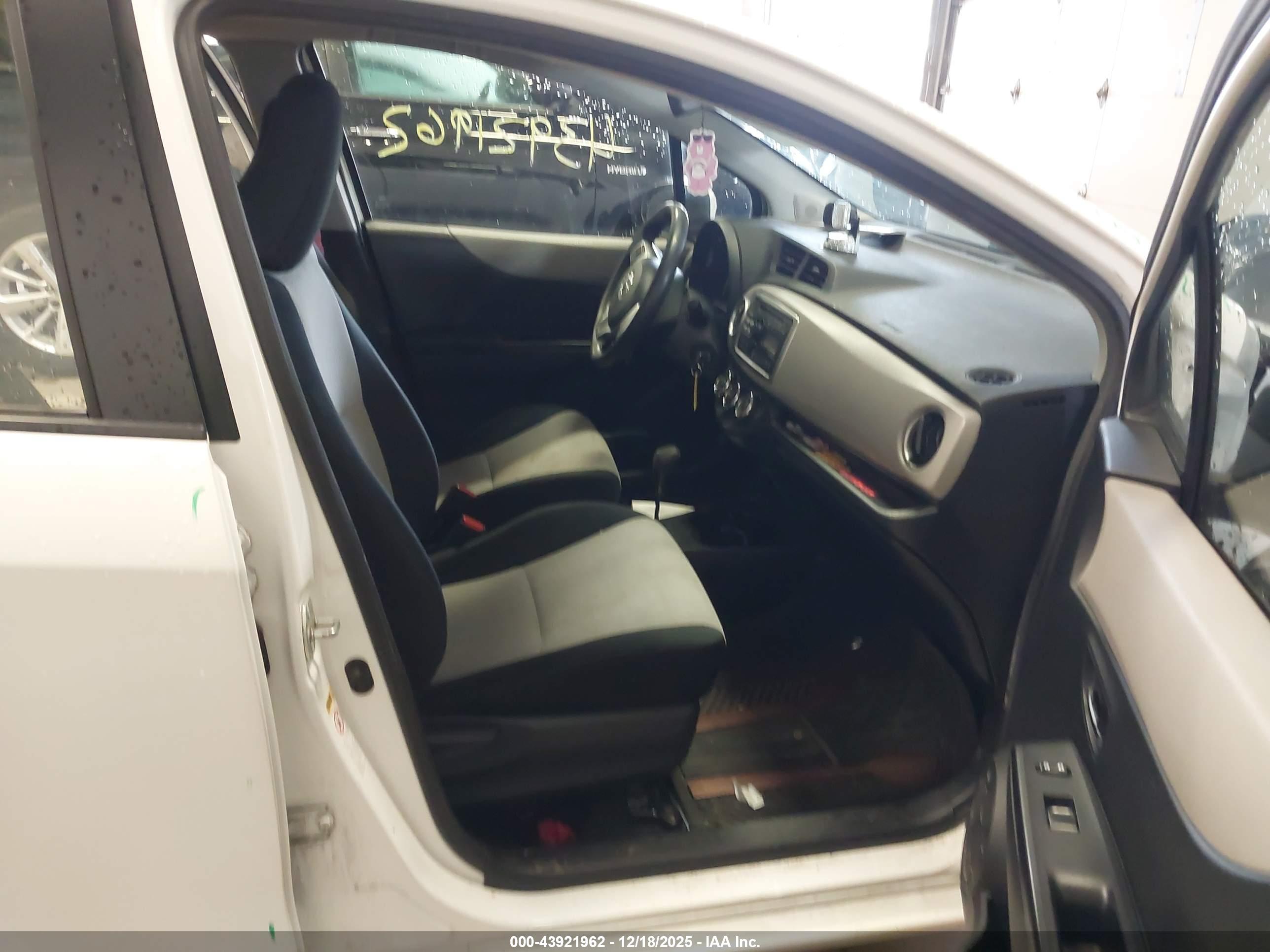 TOYOTA YARIS image 5