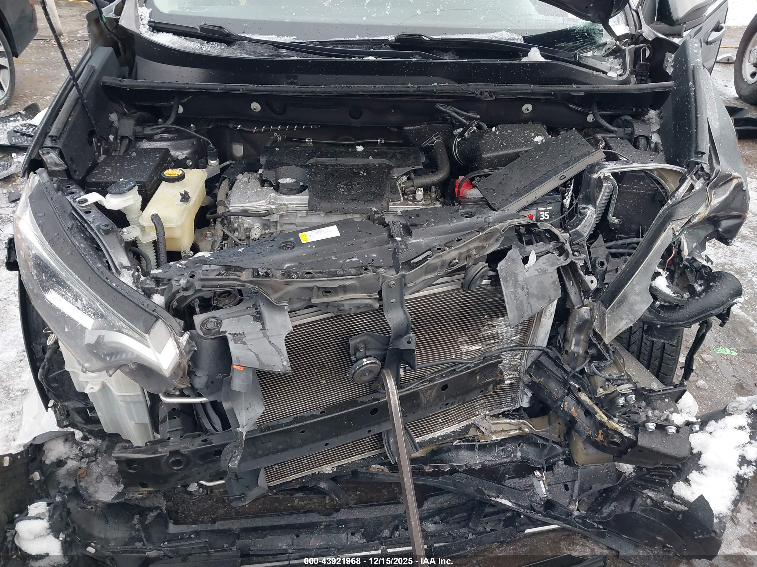 TOYOTA RAV4 image 10