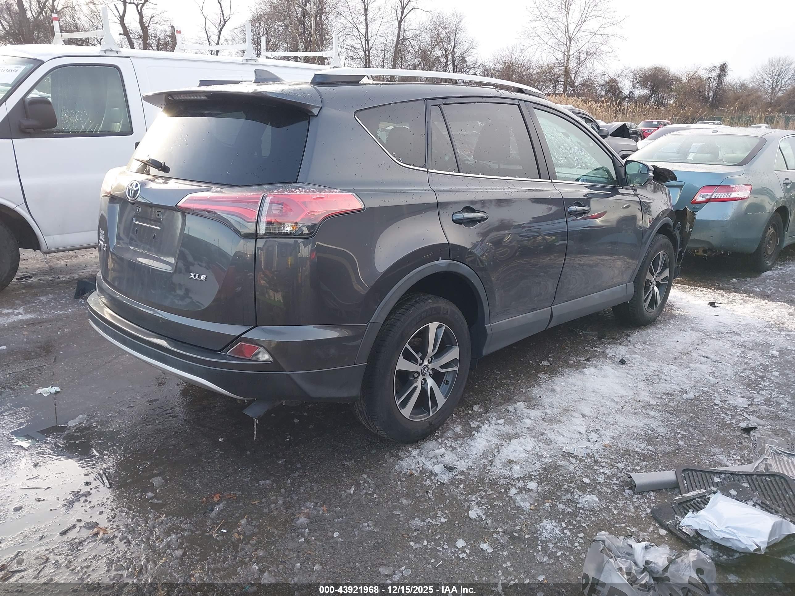 TOYOTA RAV4 image 4