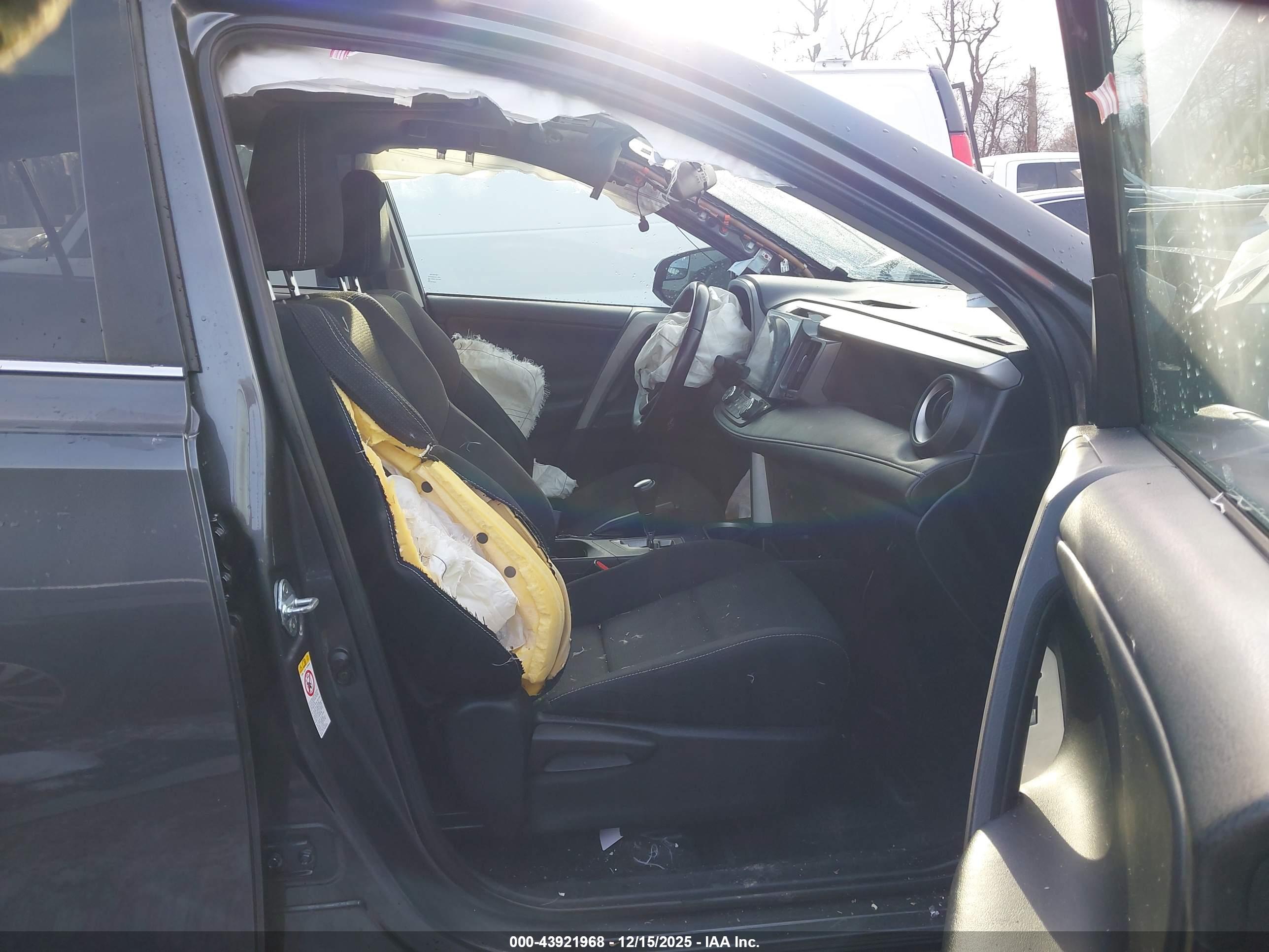TOYOTA RAV4 image 5