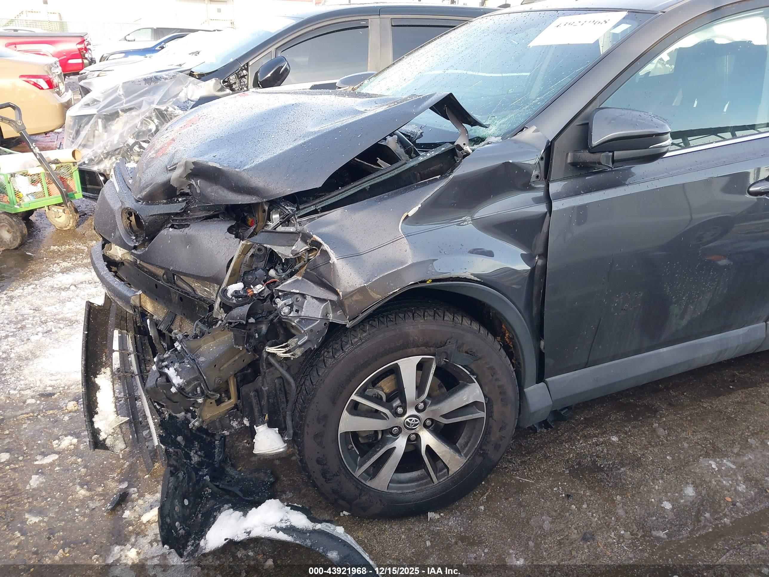 TOYOTA RAV4 image 6