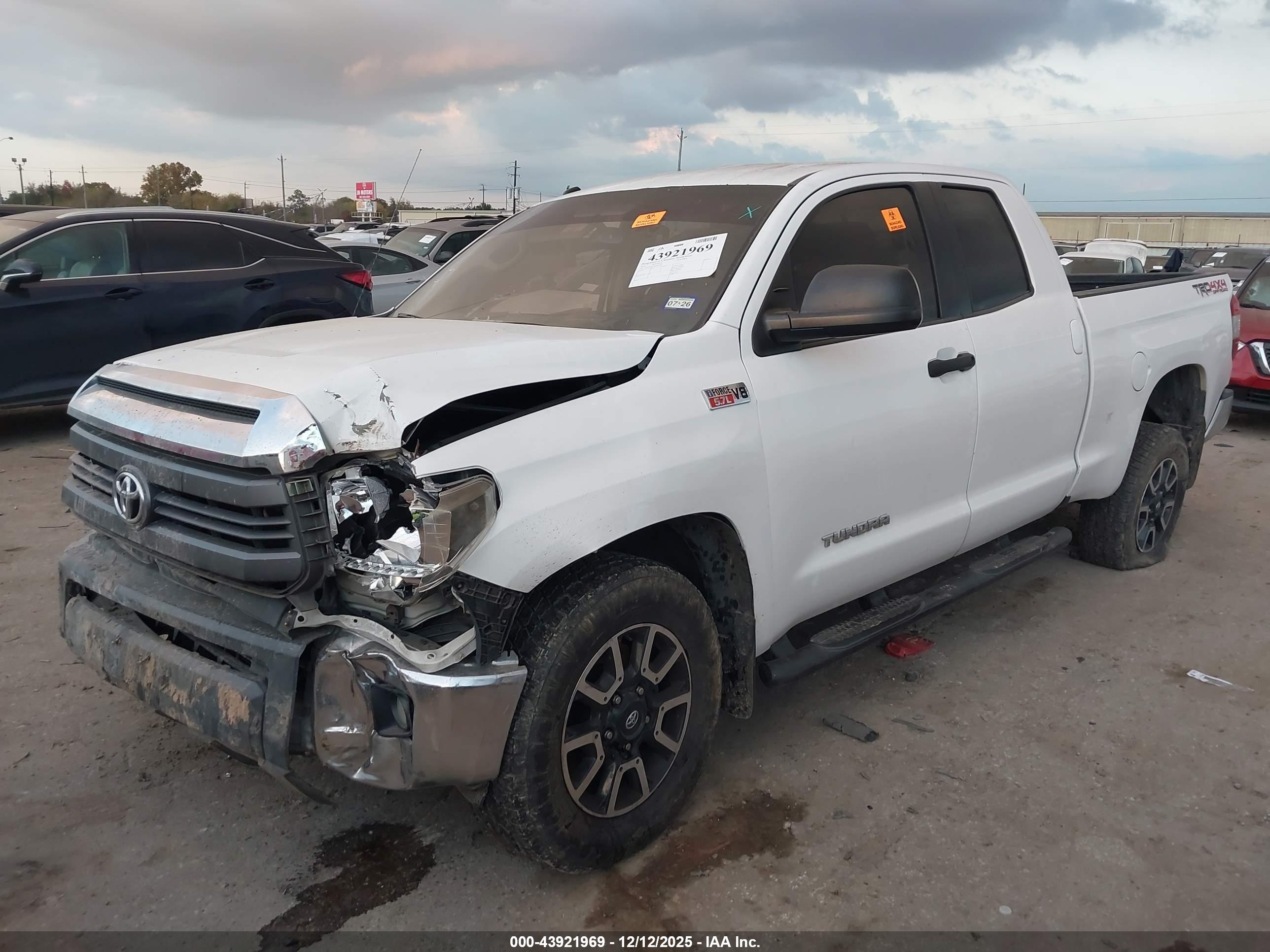 TOYOTA TUNDRA image 2