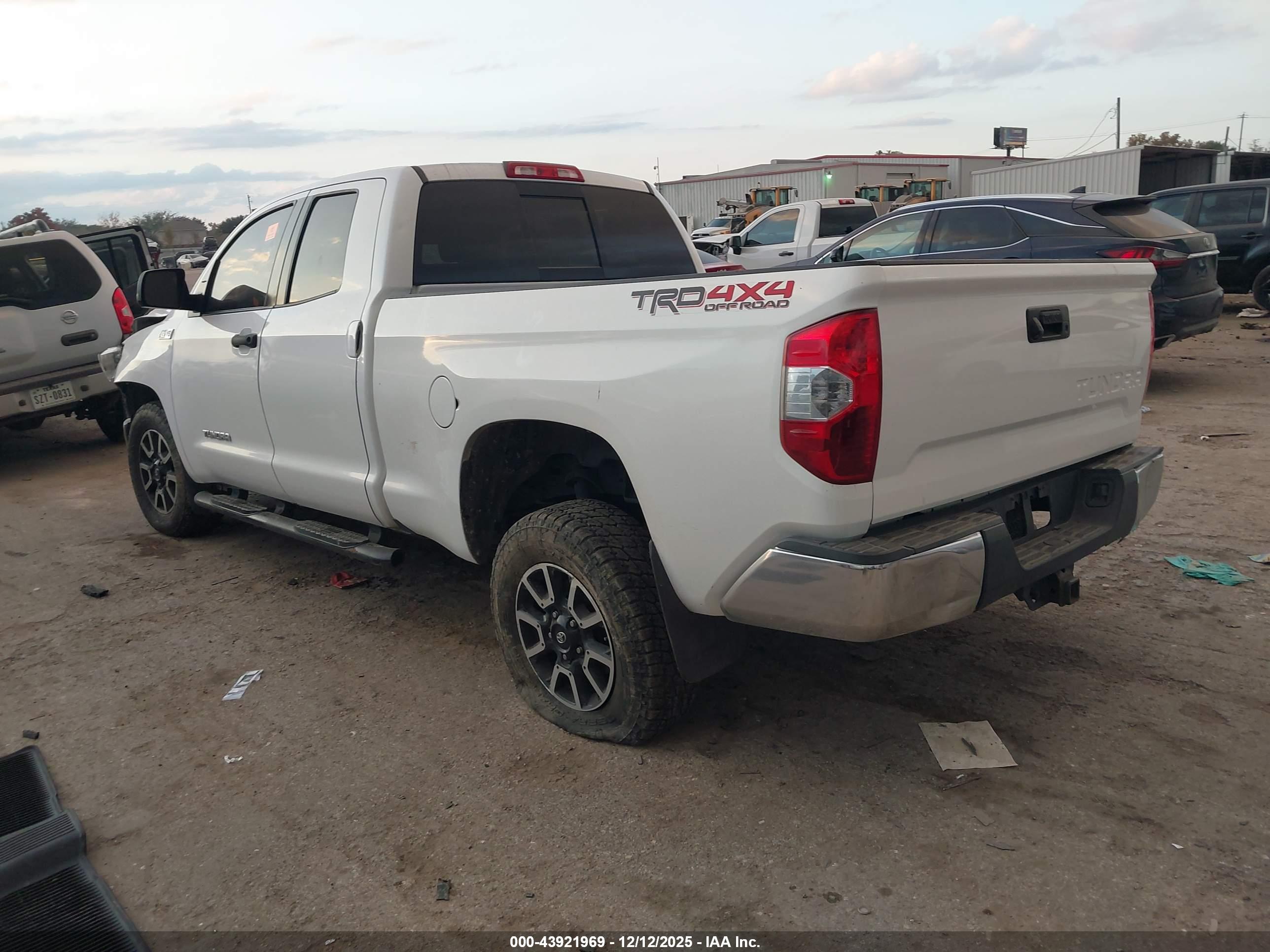 TOYOTA TUNDRA image 3