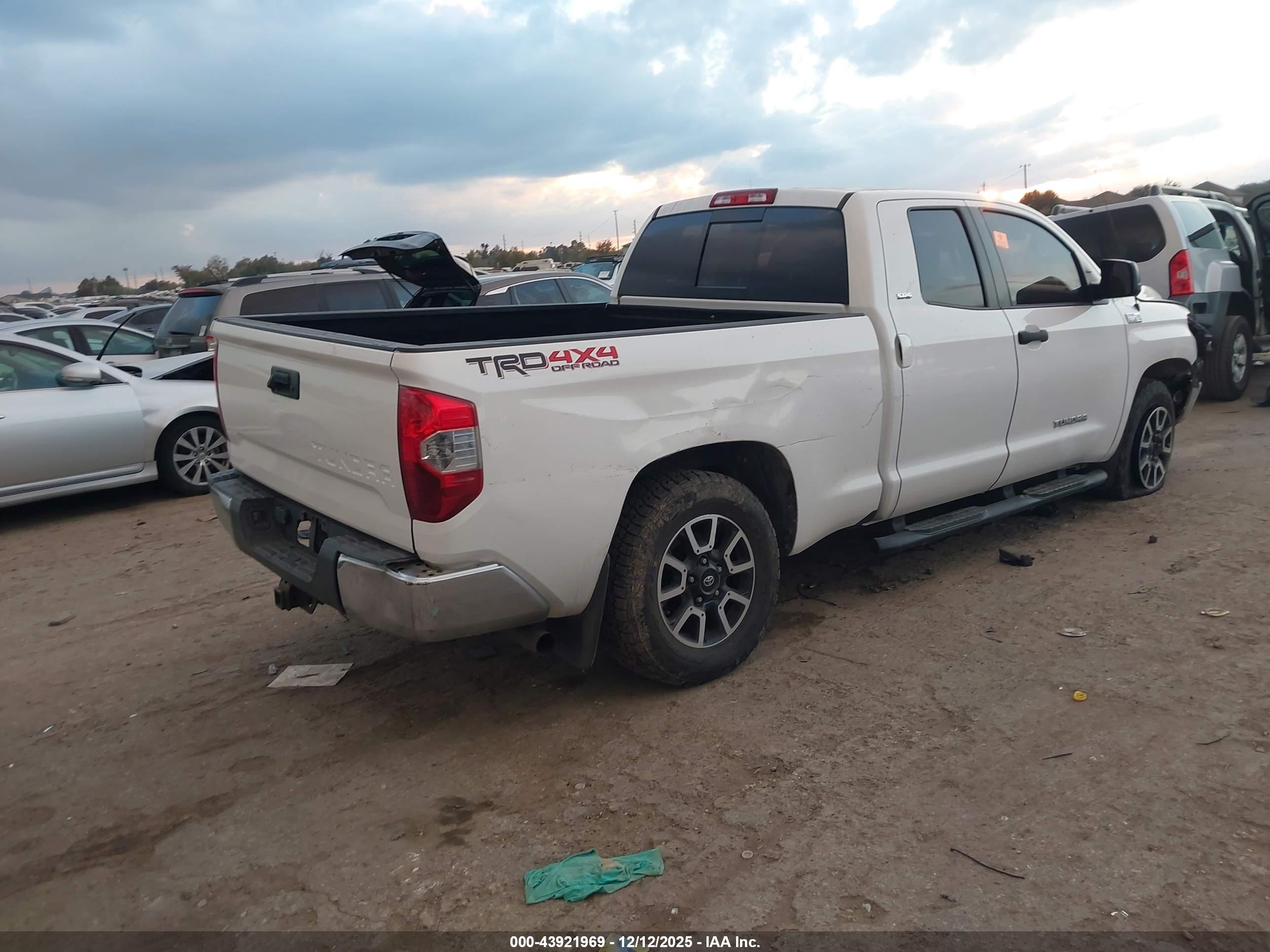 TOYOTA TUNDRA image 4