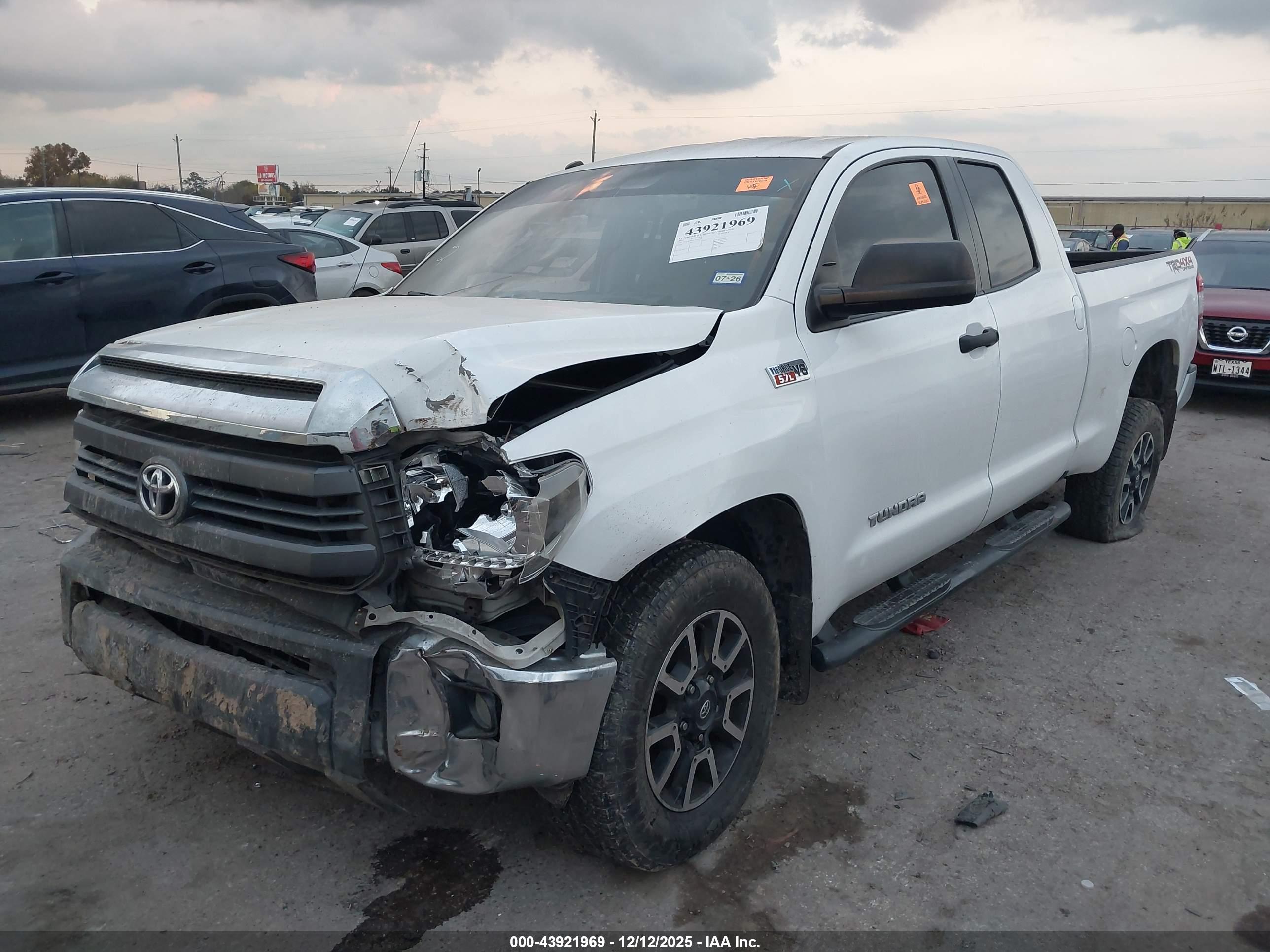 TOYOTA TUNDRA image 6