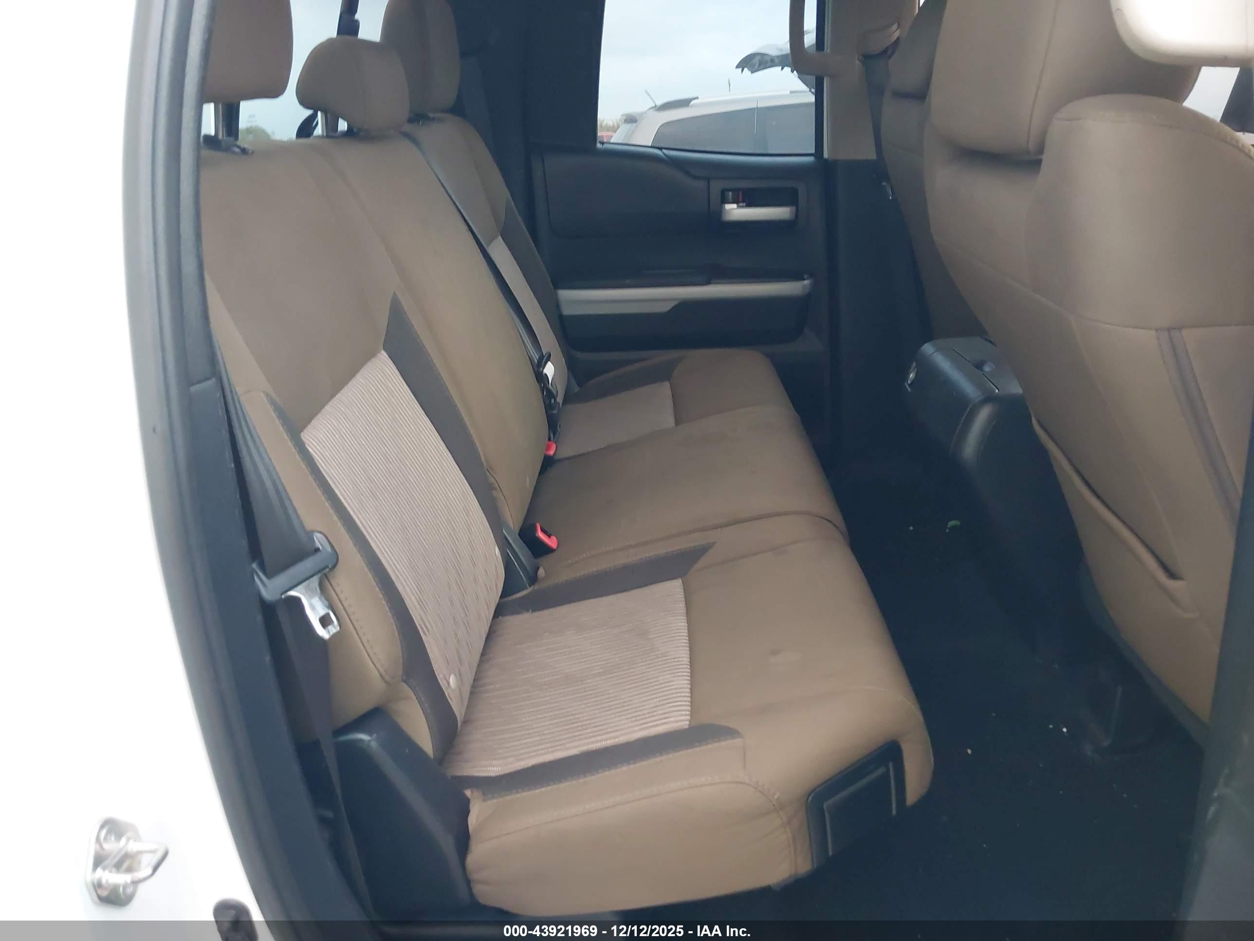 TOYOTA TUNDRA image 8