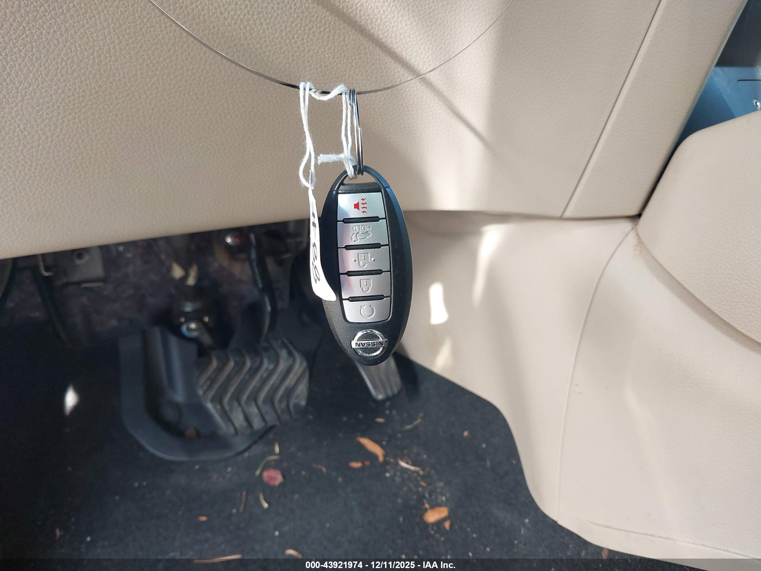 NISSAN ROGUE image 11