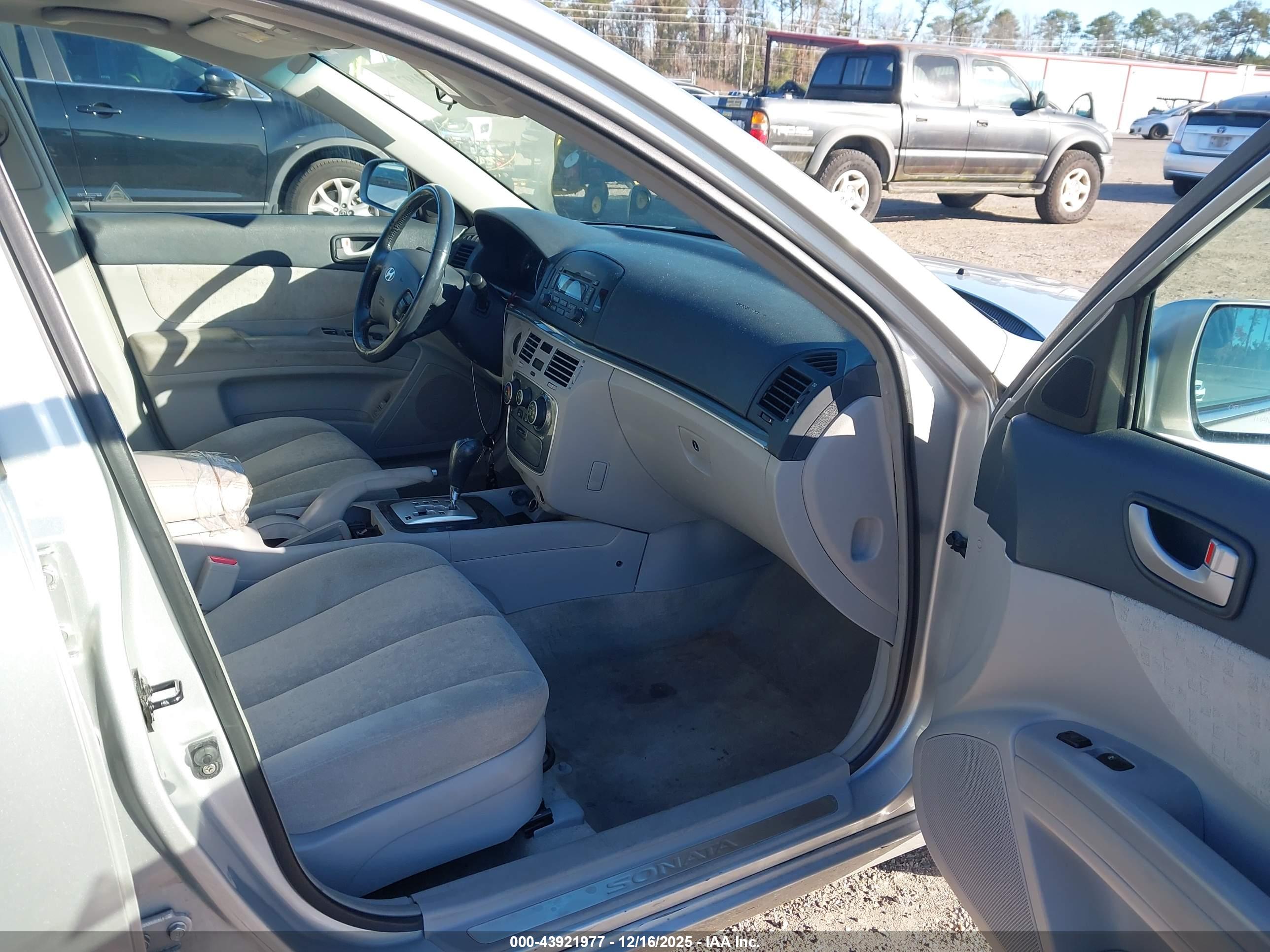HYUNDAI SONATA image 5