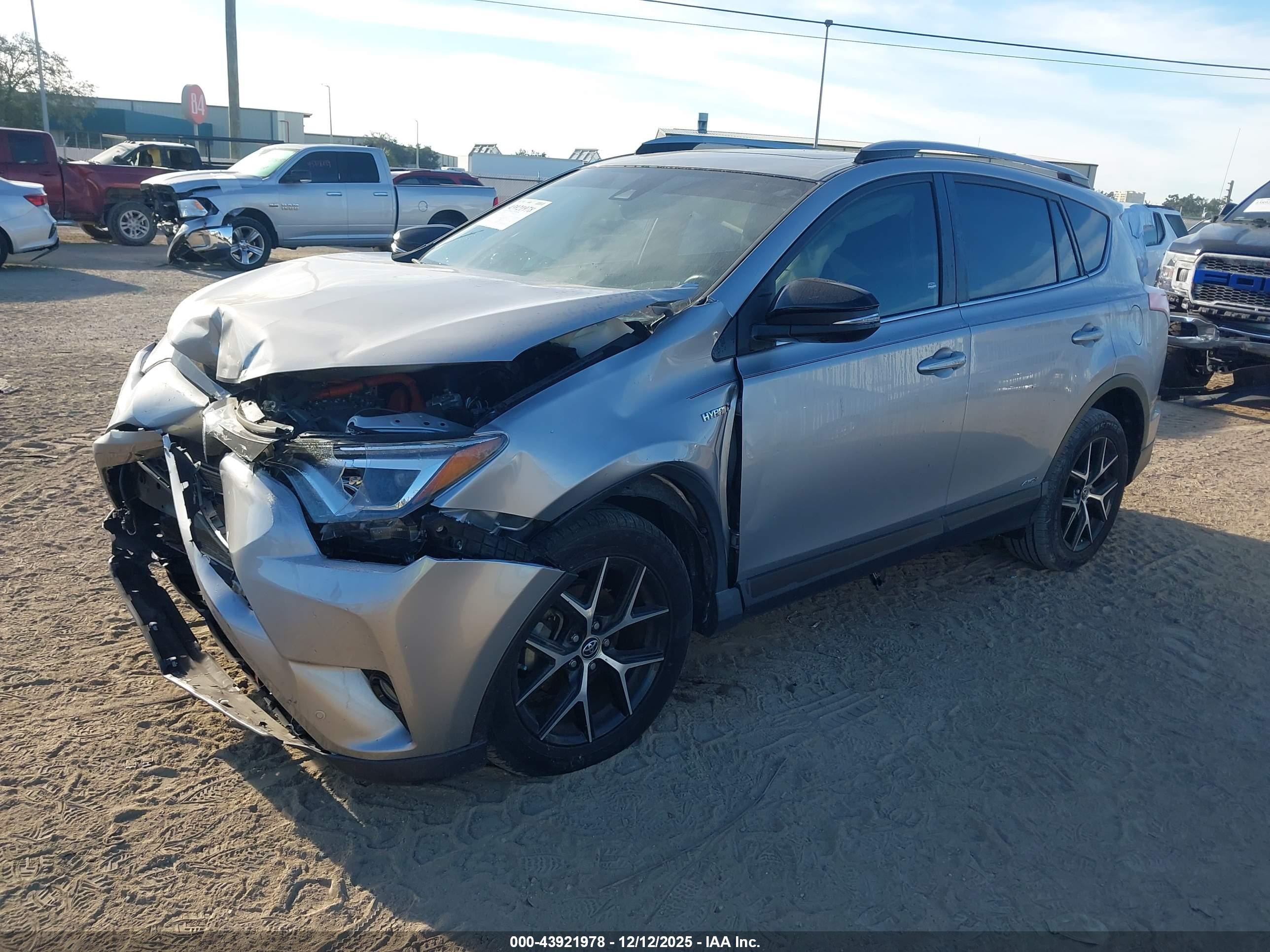TOYOTA RAV4 image 2