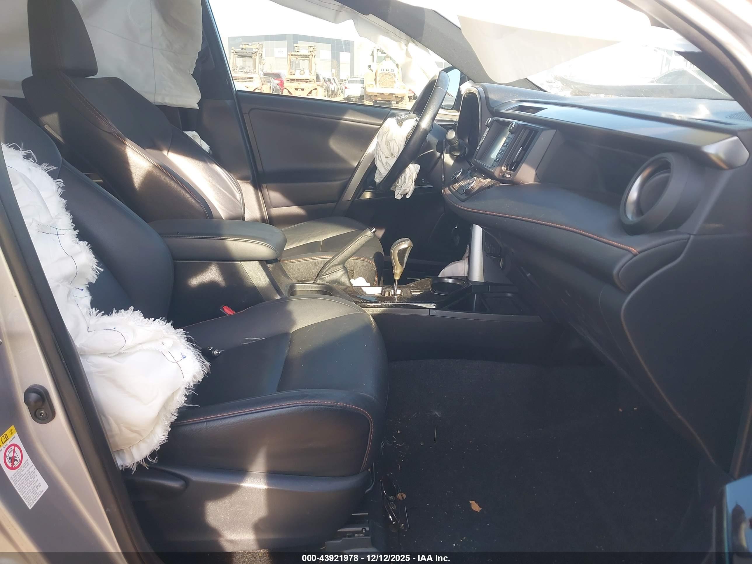 TOYOTA RAV4 image 5