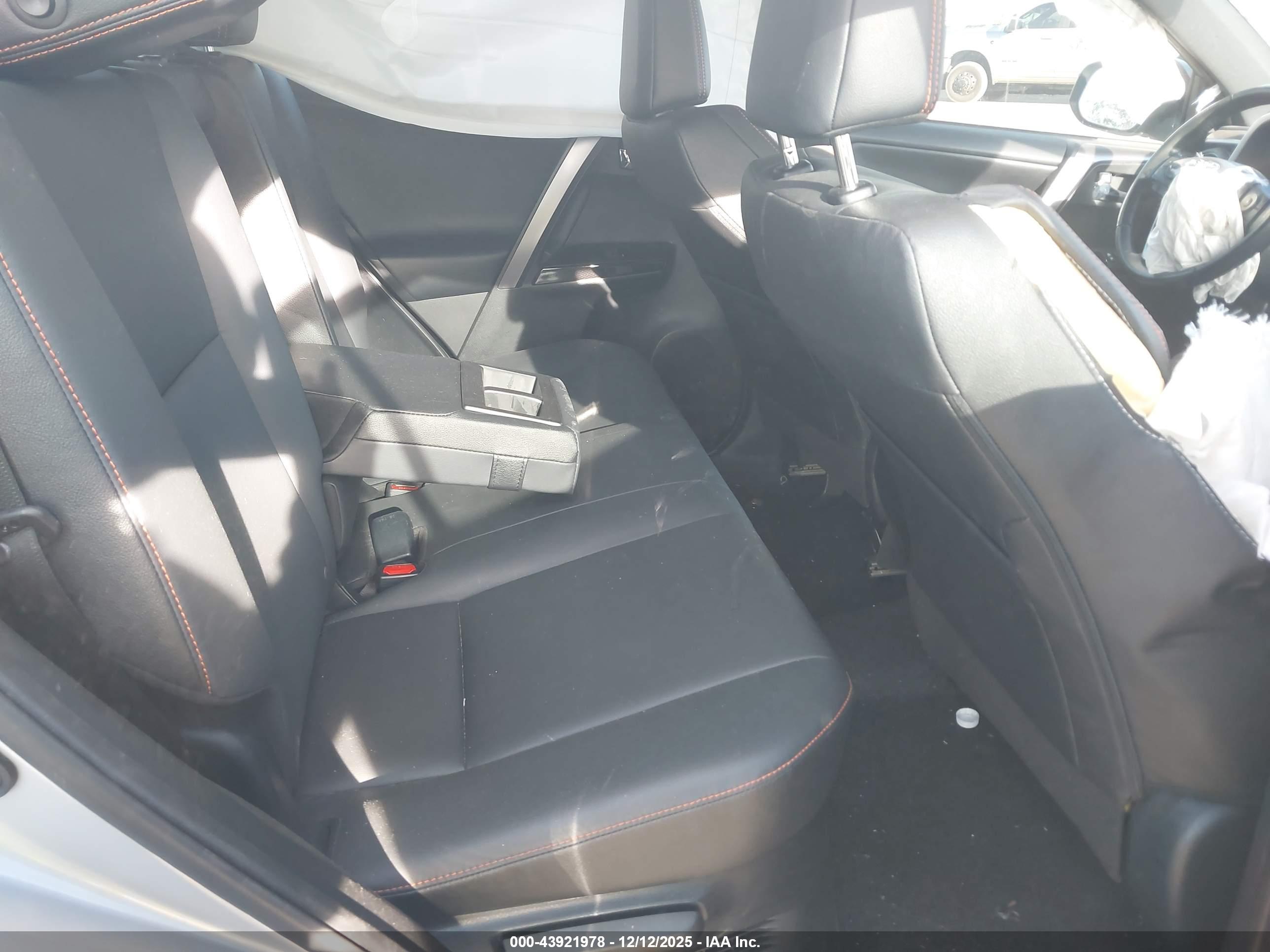 TOYOTA RAV4 image 8