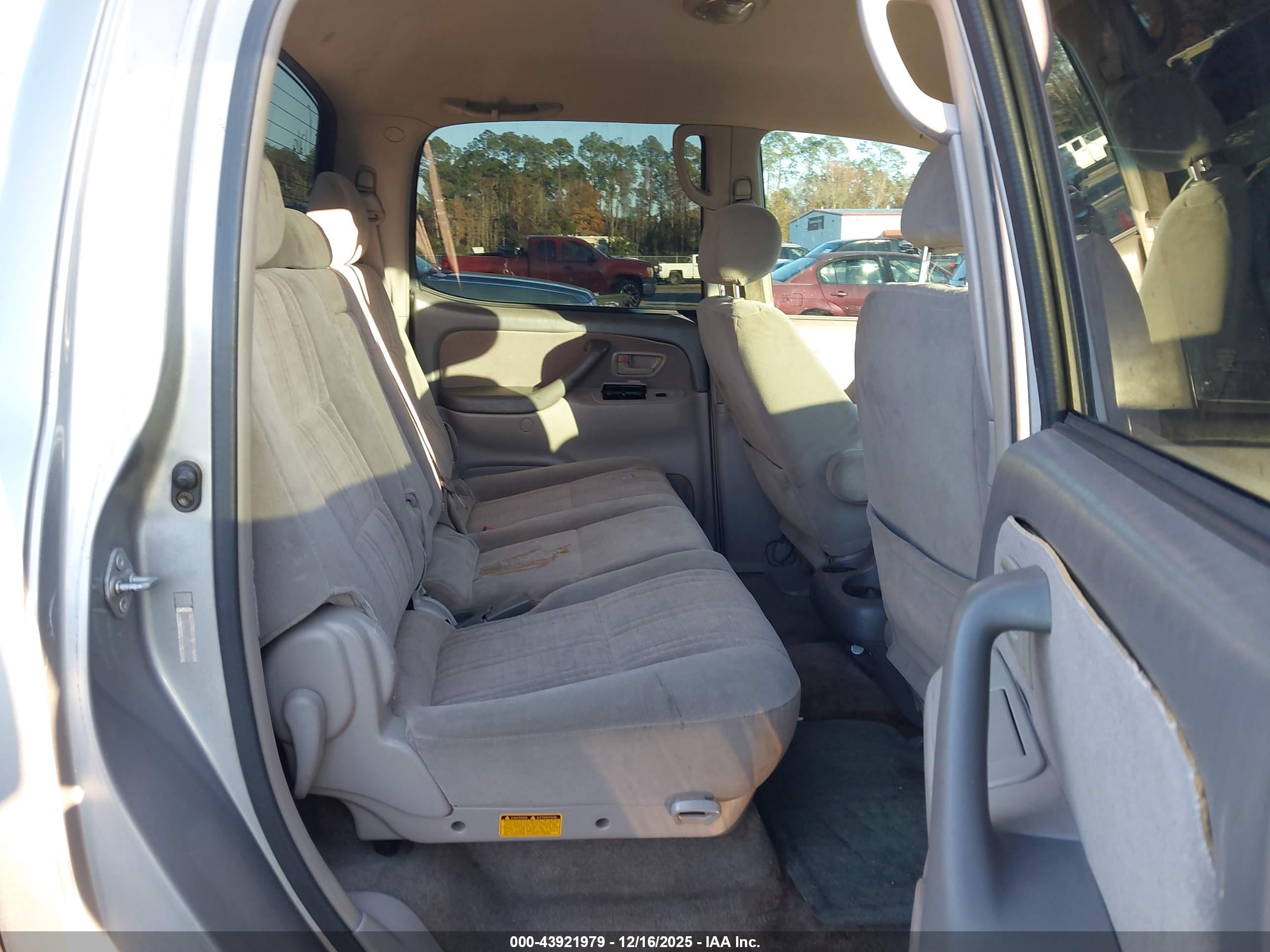 TOYOTA TUNDRA image 8