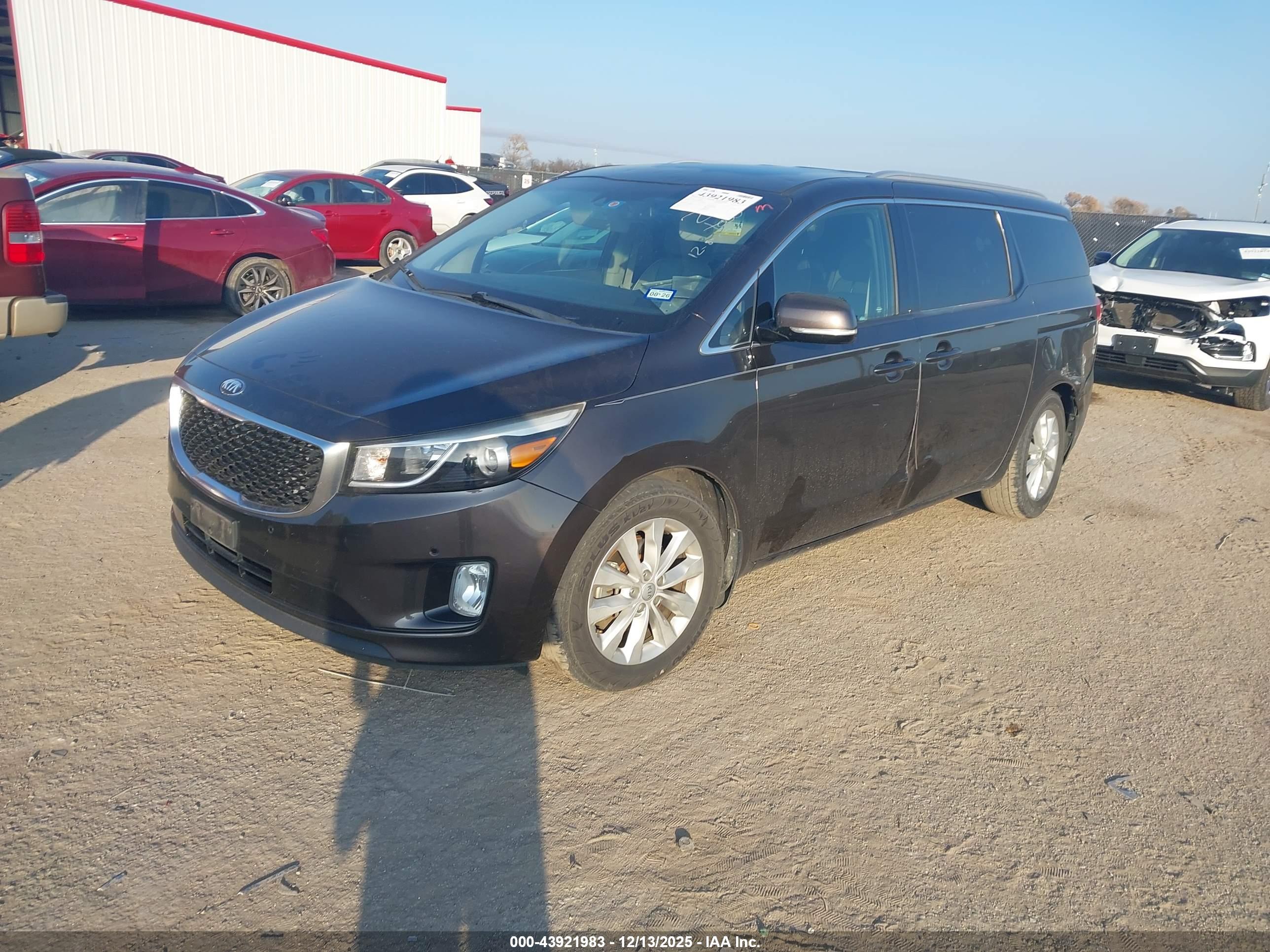 KIA SEDONA image 2