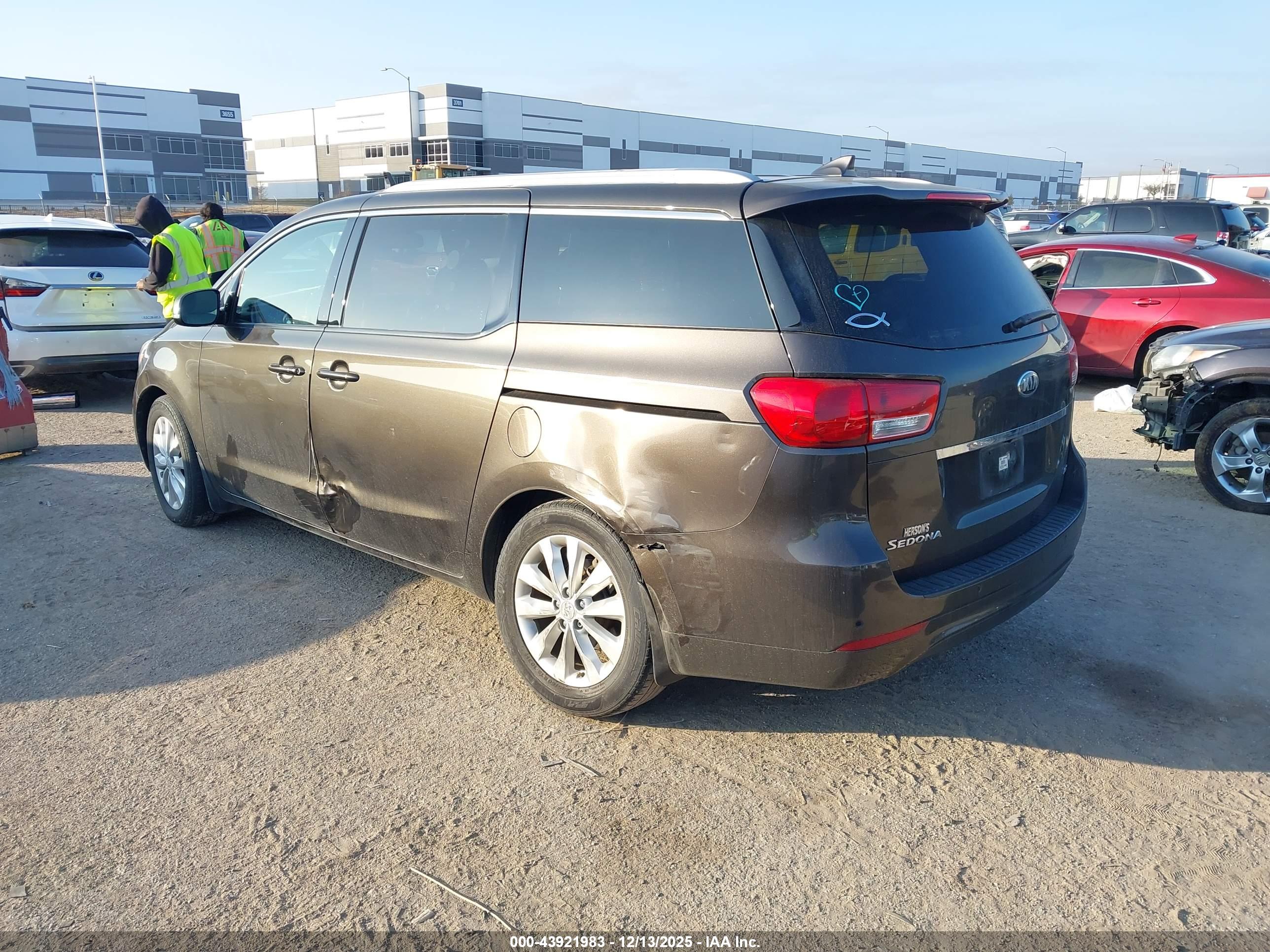 KIA SEDONA image 3