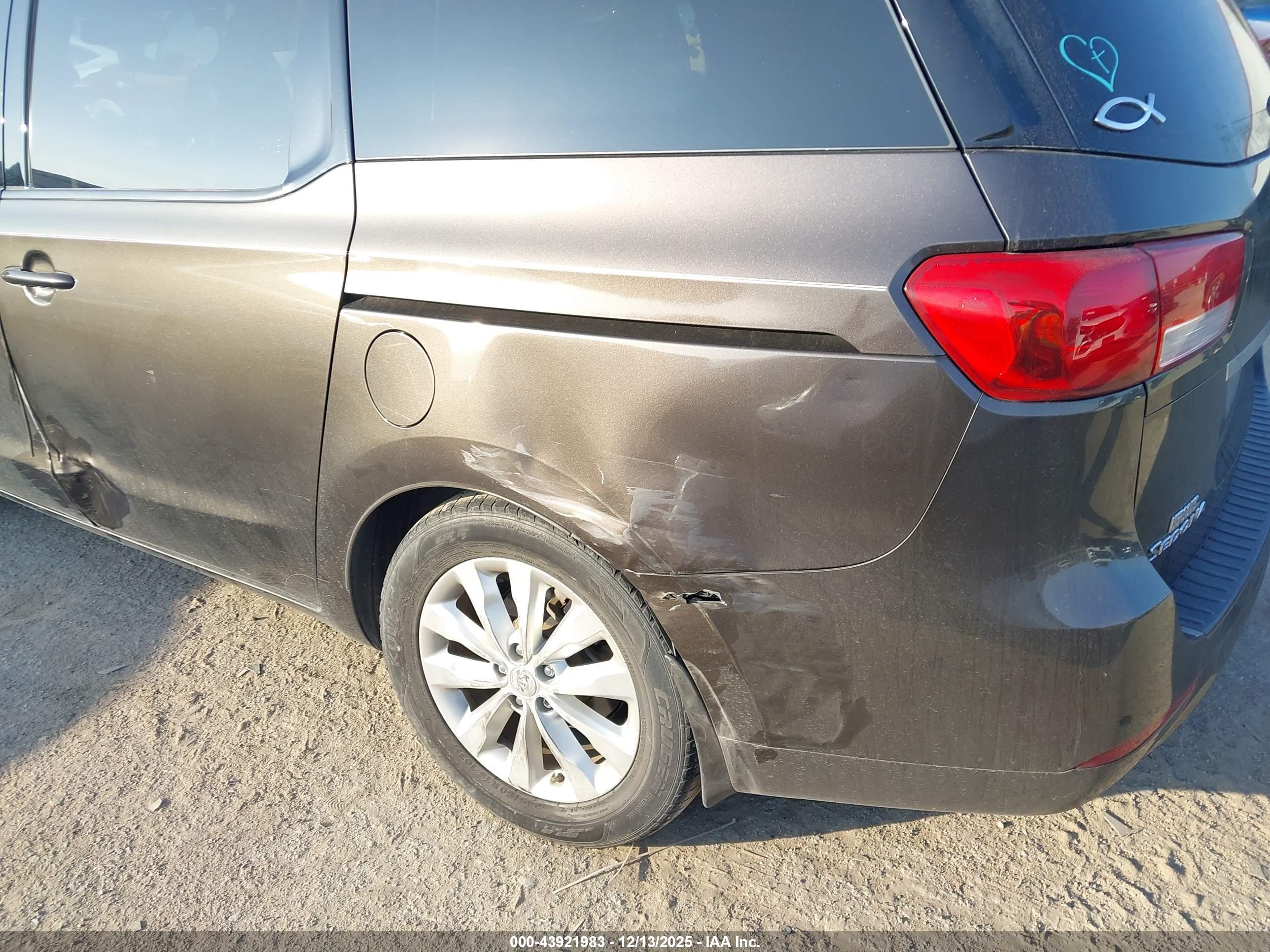 KIA SEDONA image 6