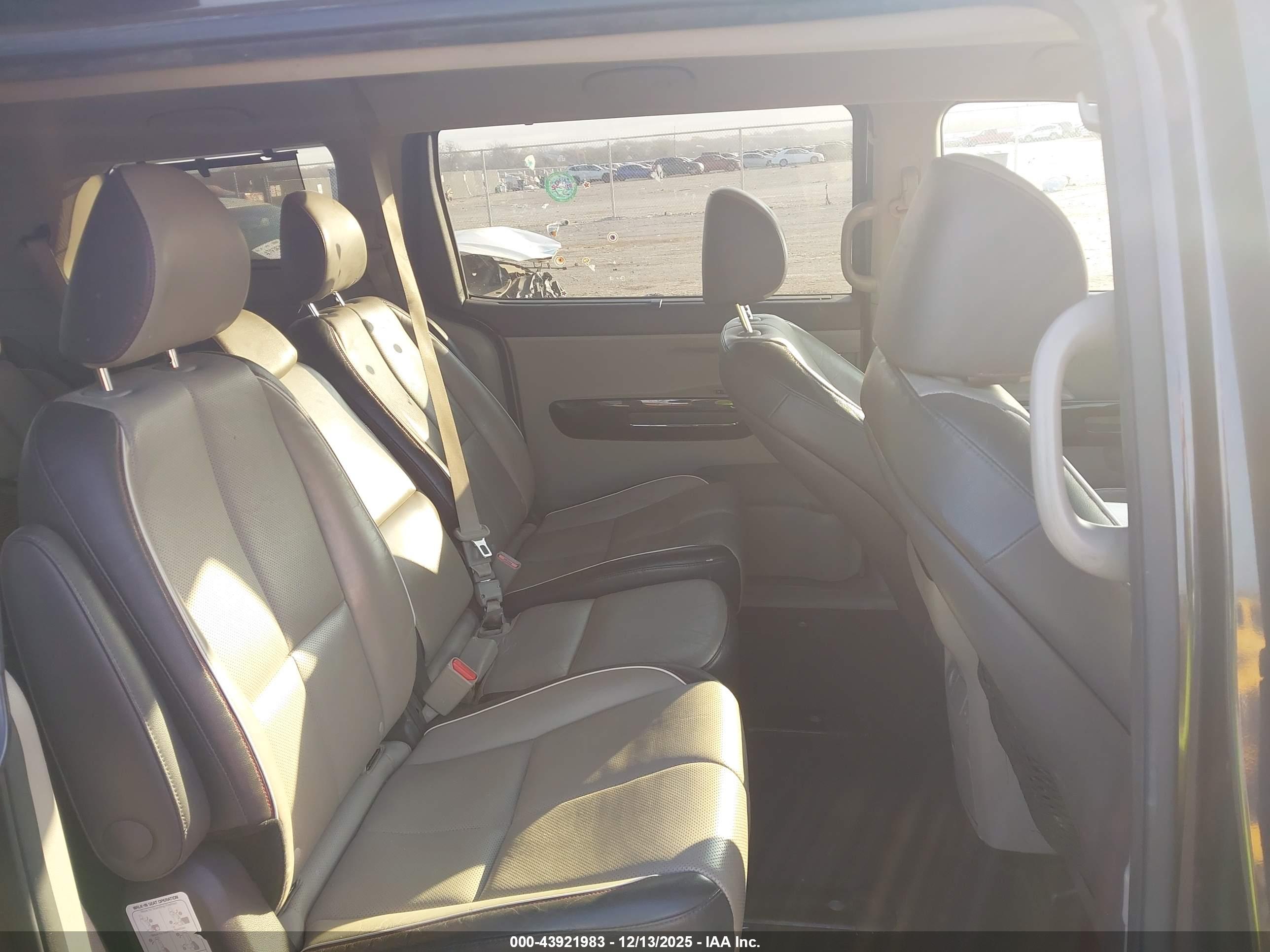KIA SEDONA image 8