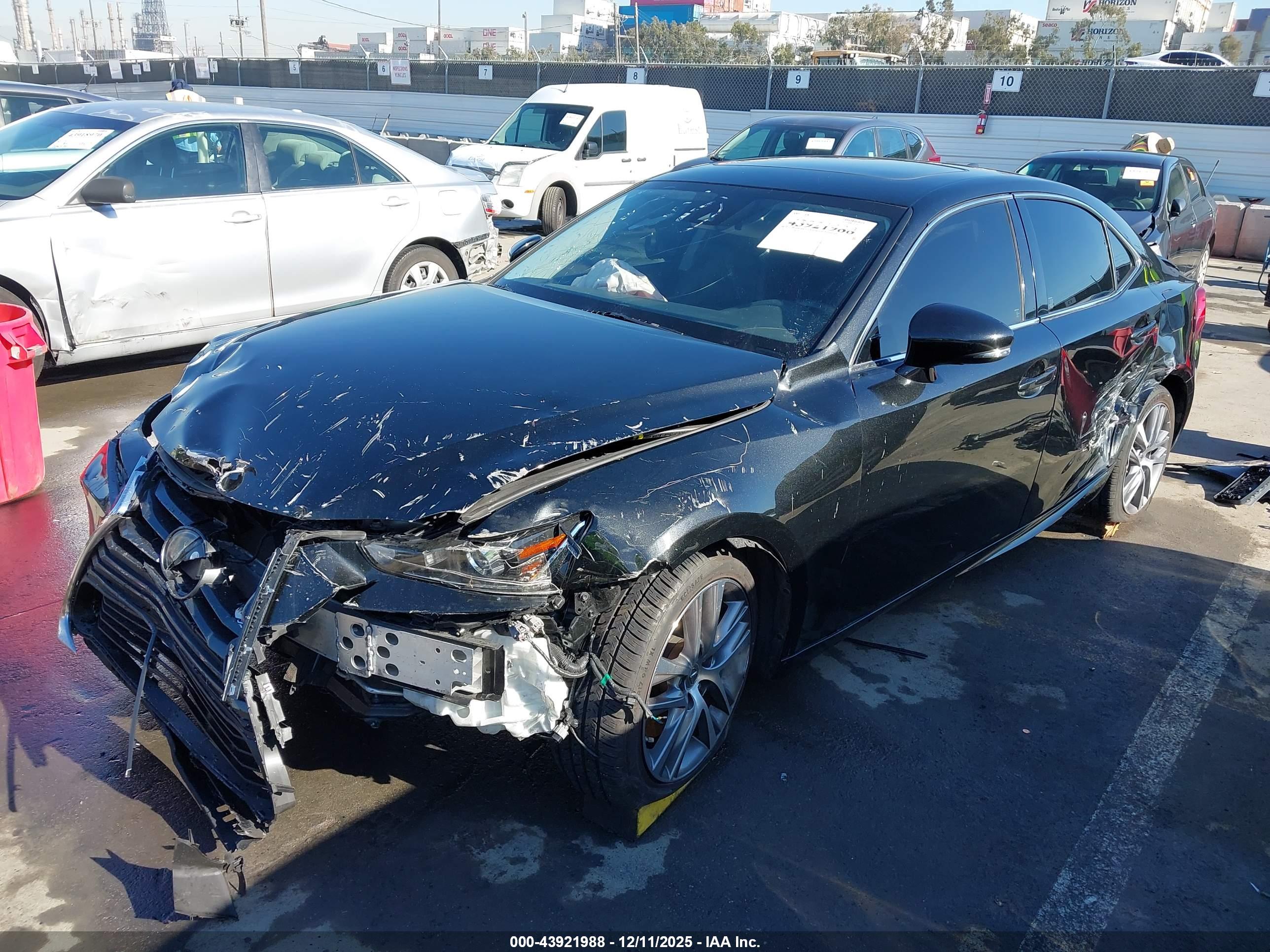LEXUS IS image 2
