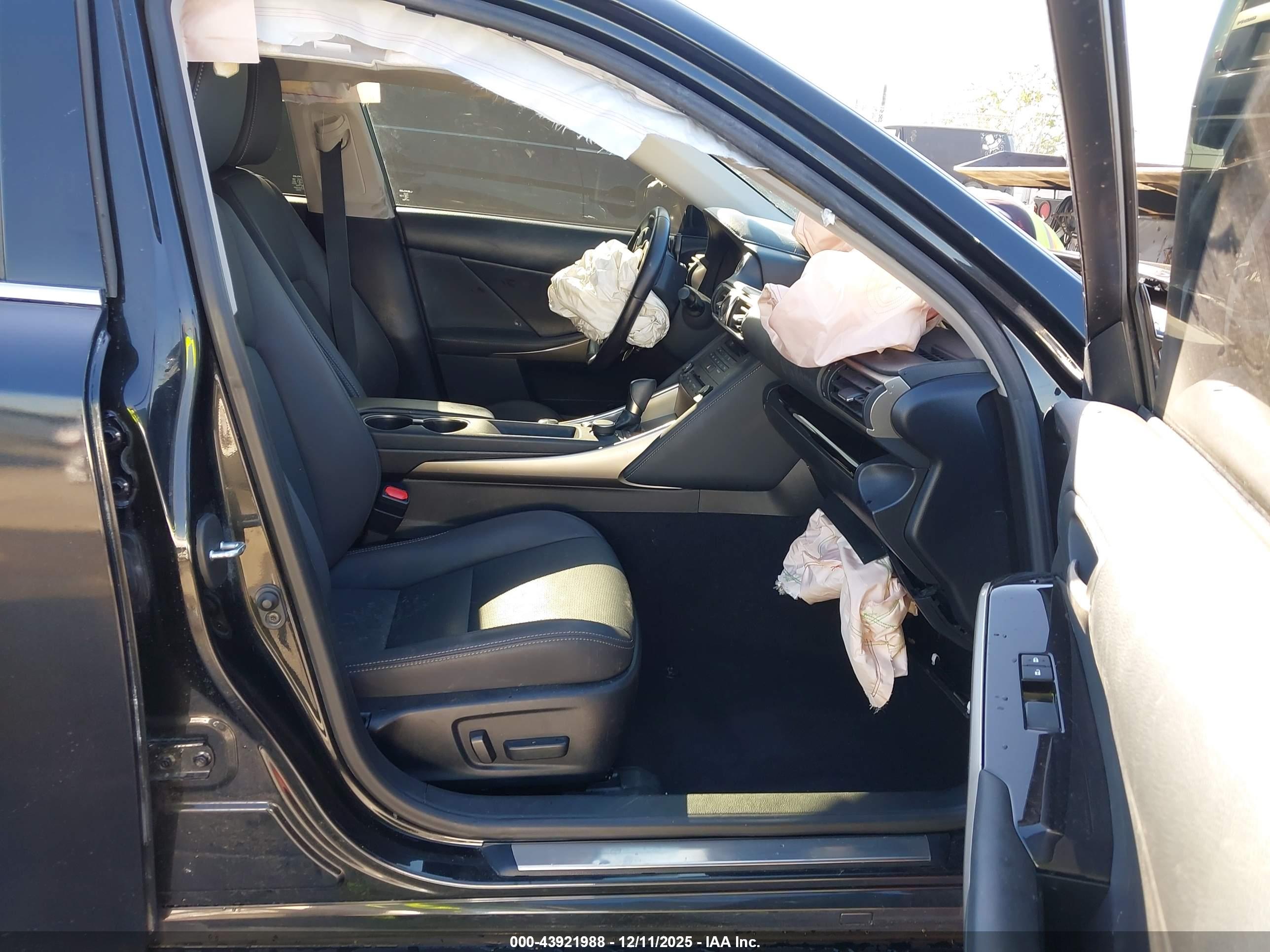 LEXUS IS image 5
