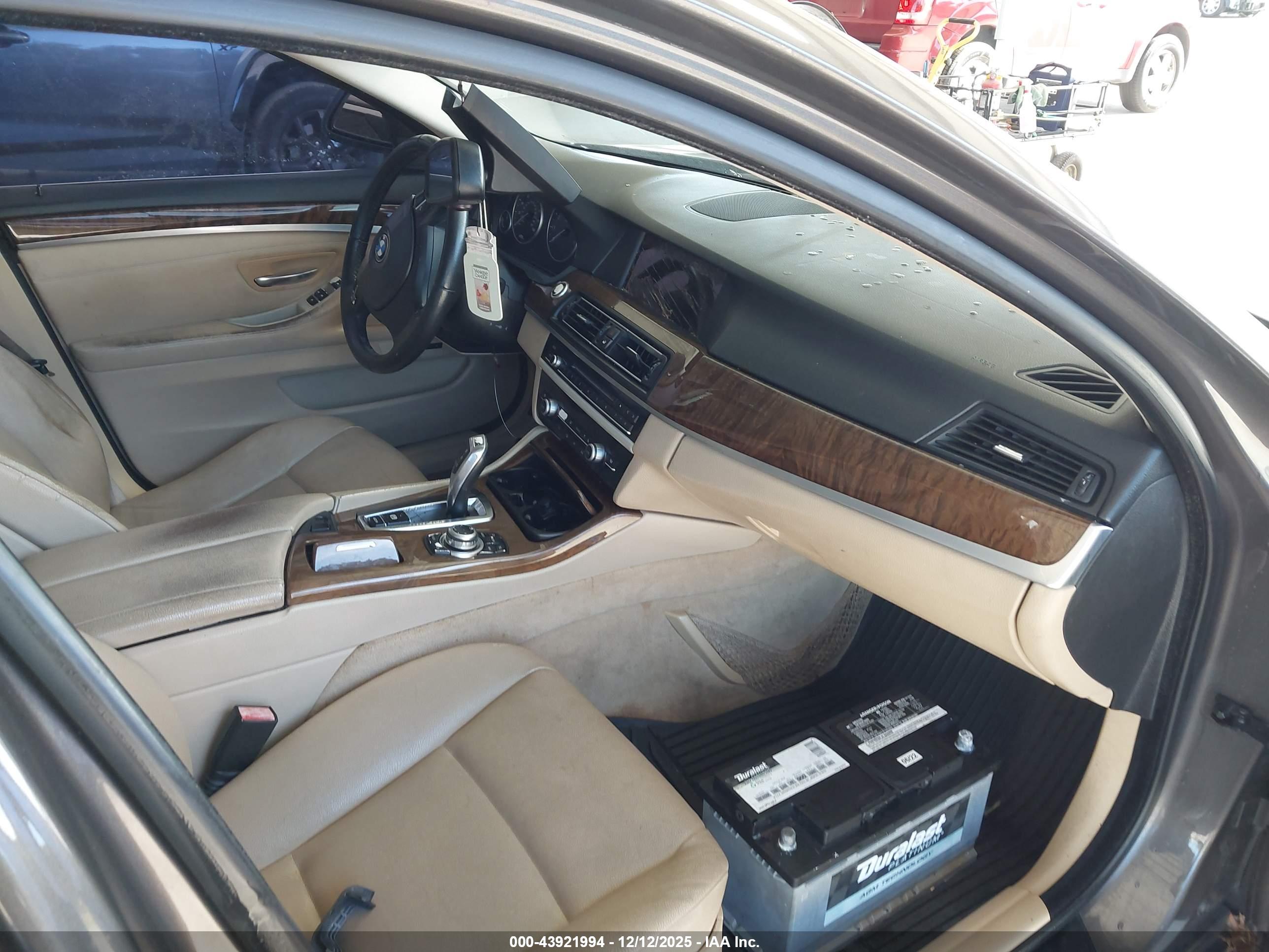 BMW 528I image 5