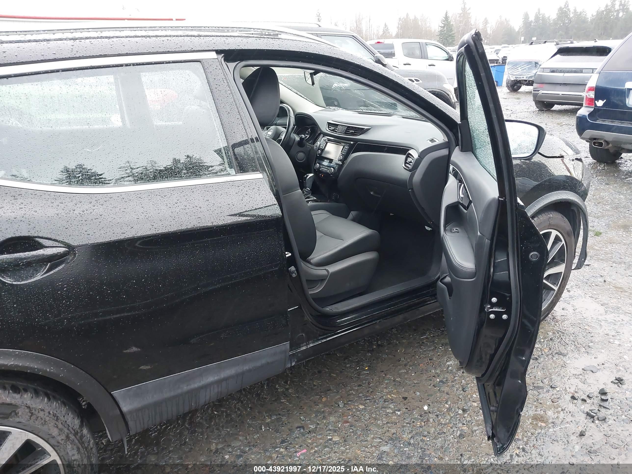 NISSAN ROGUE image 5