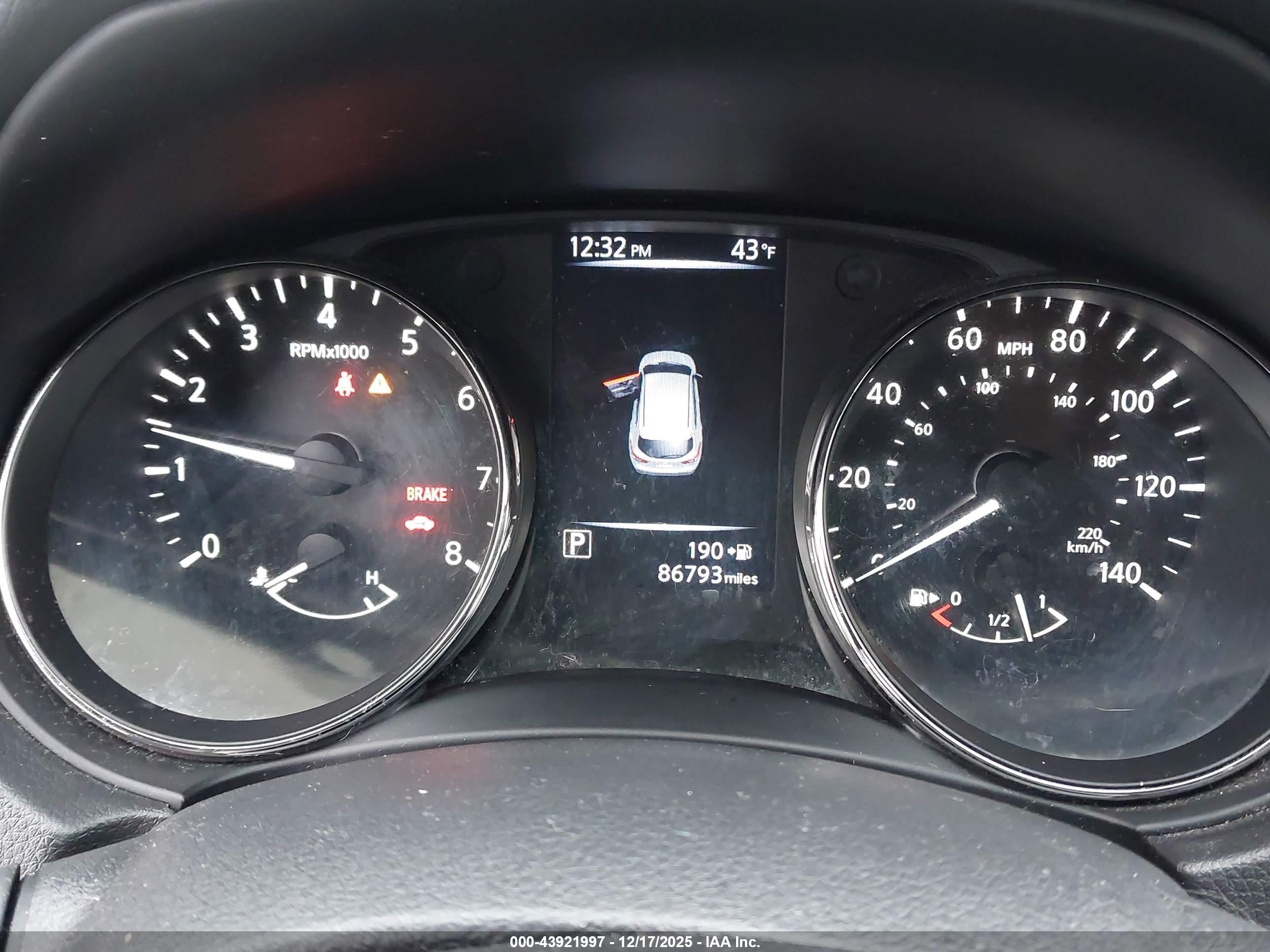 NISSAN ROGUE image 7