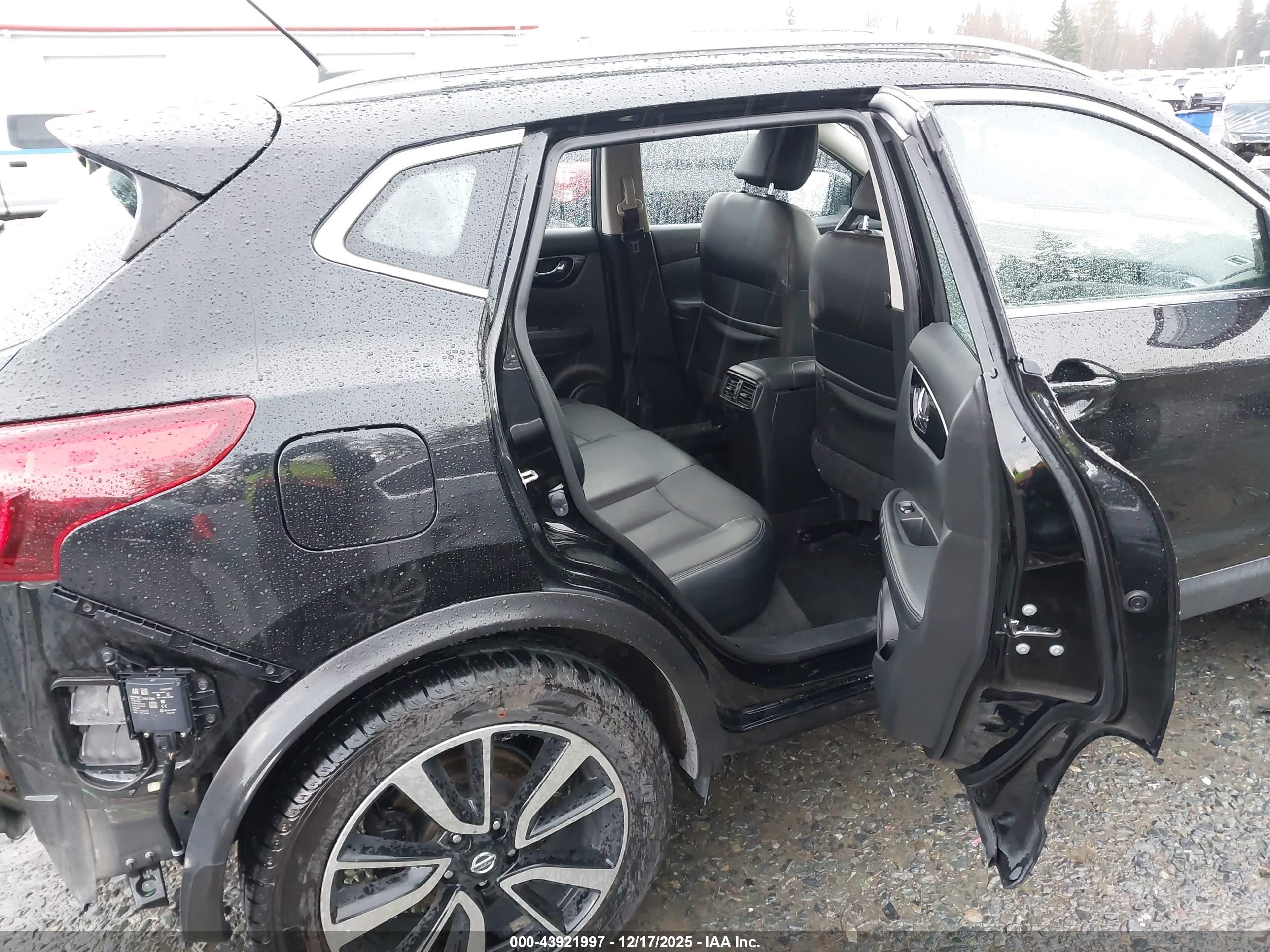 NISSAN ROGUE image 8