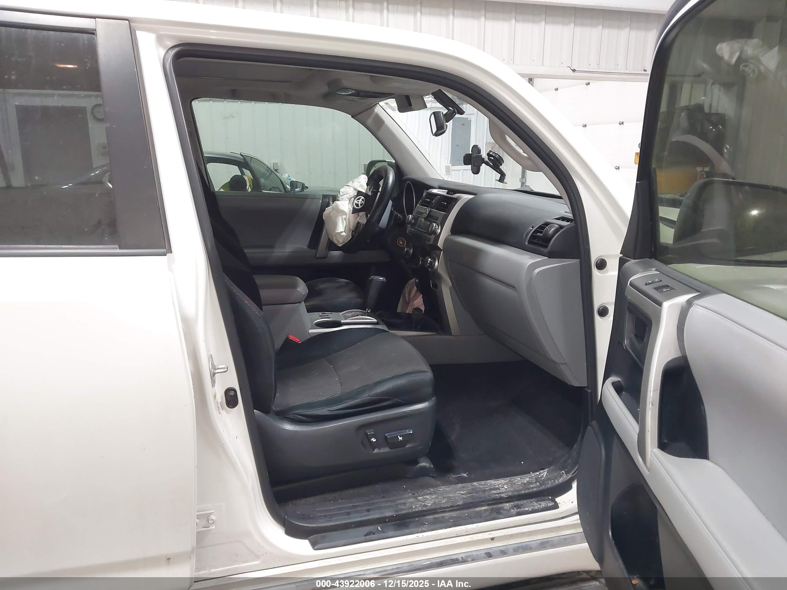 TOYOTA 4RUNNER image 5