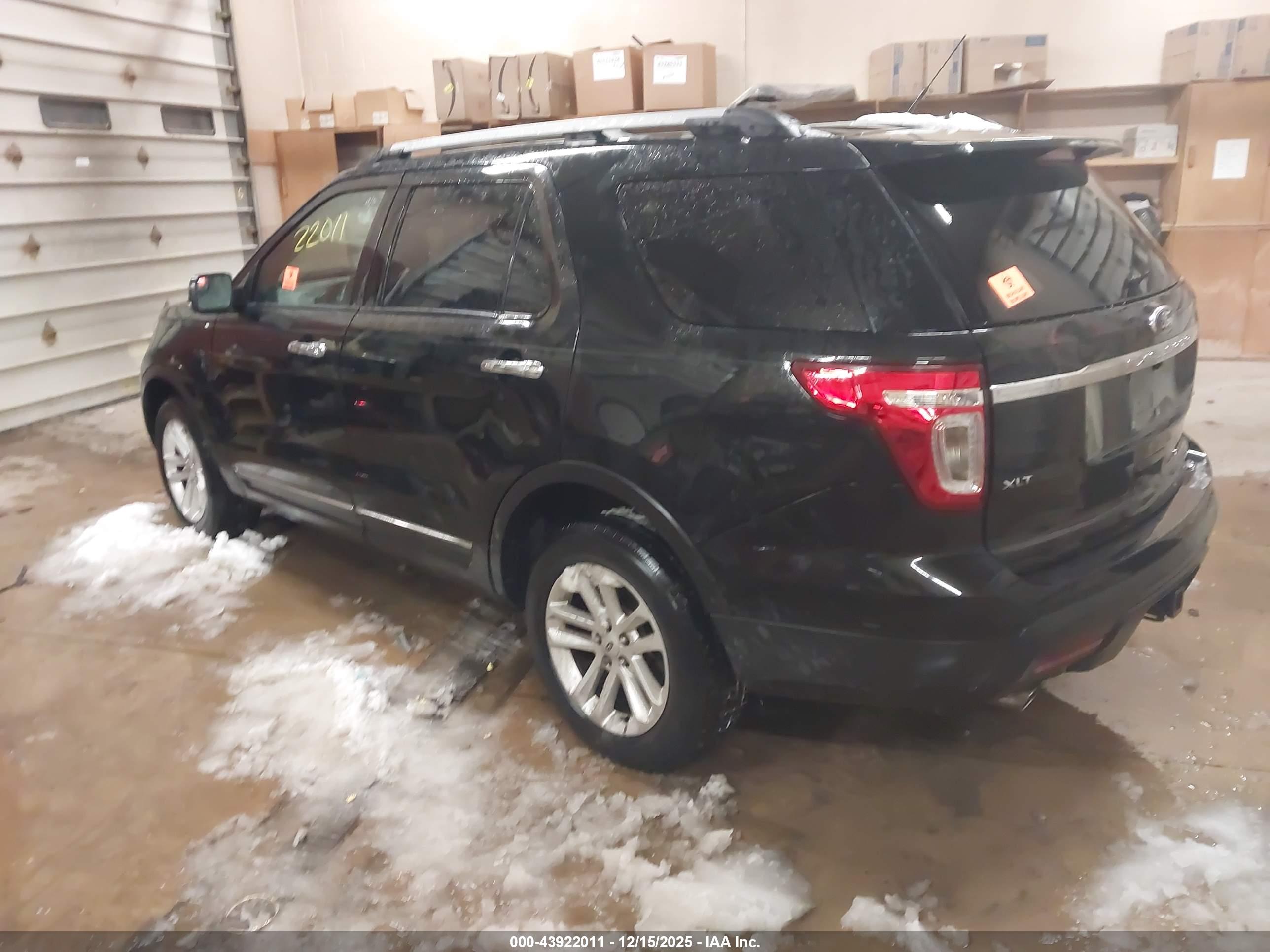 FORD EXPLORER image 3