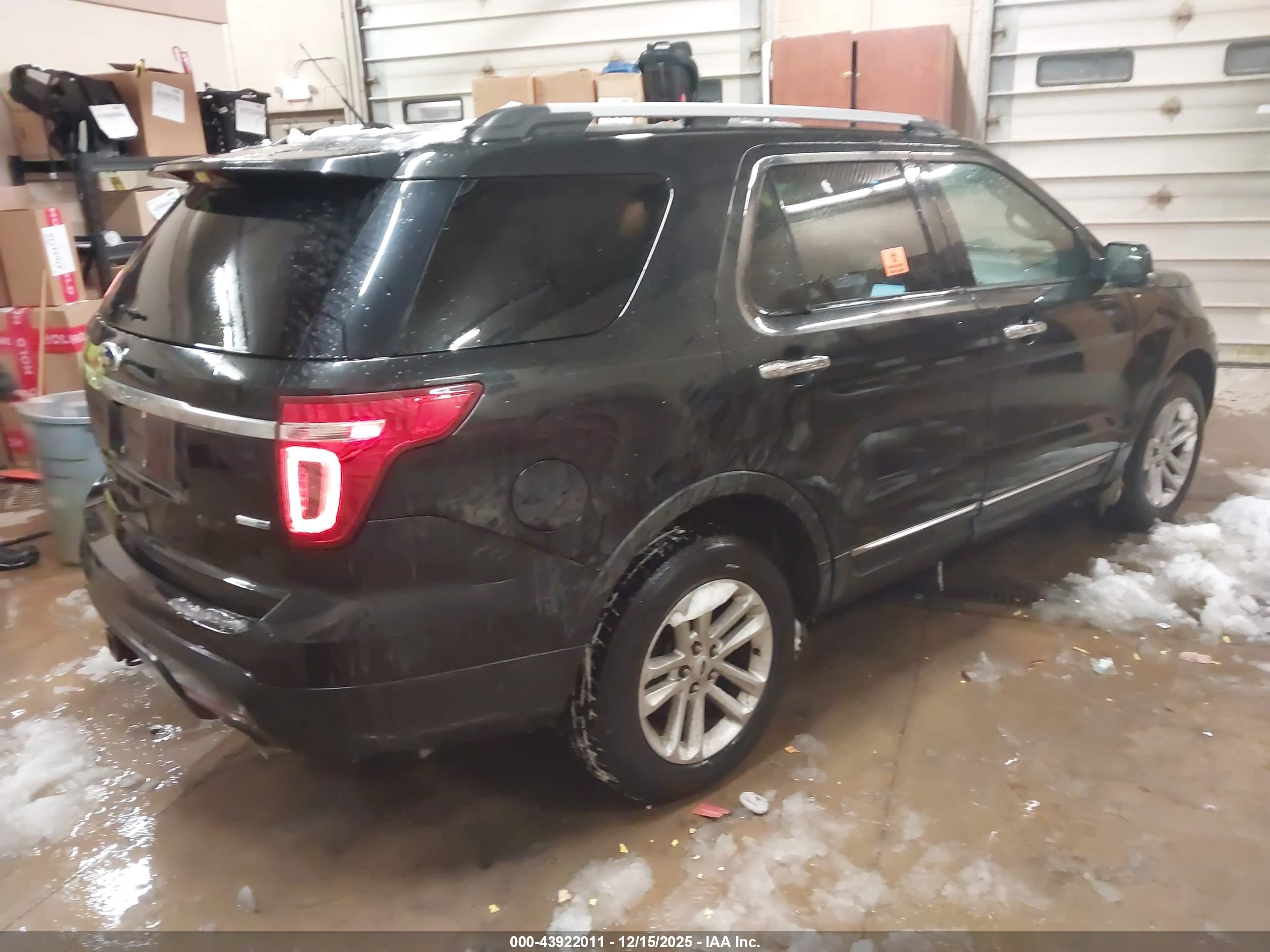 FORD EXPLORER image 4