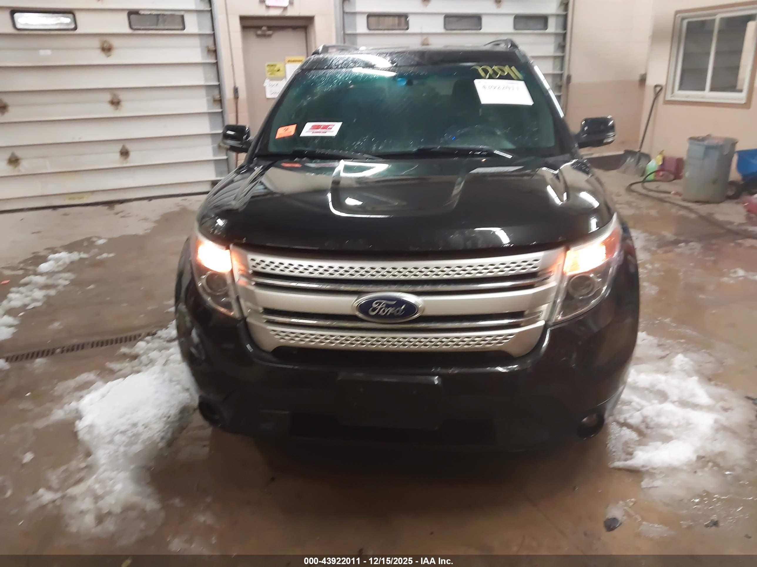 FORD EXPLORER image 6