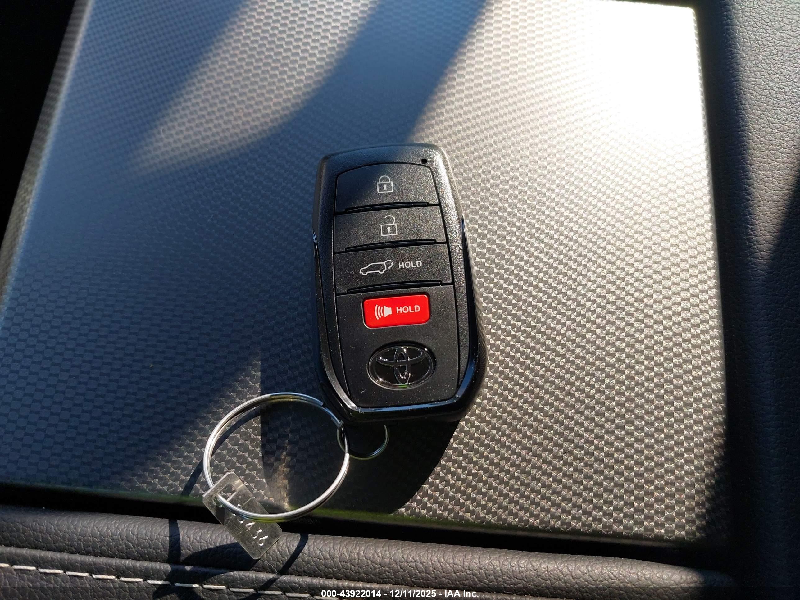 TOYOTA SEQUOIA image 11
