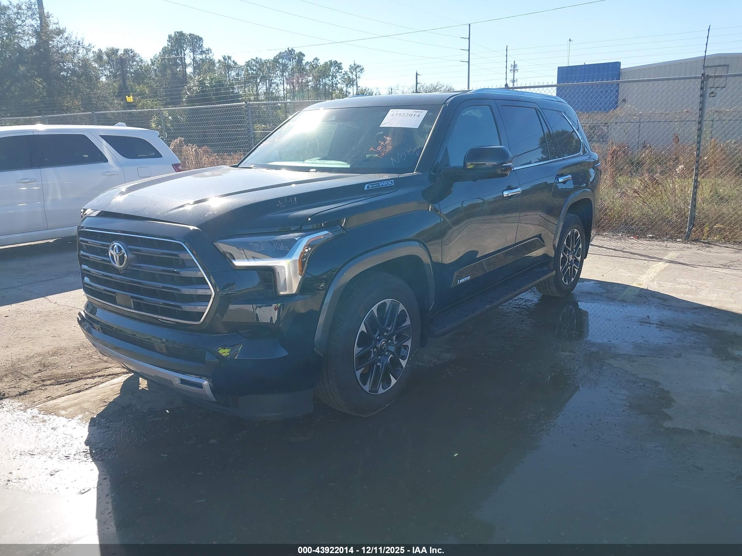TOYOTA SEQUOIA image 2