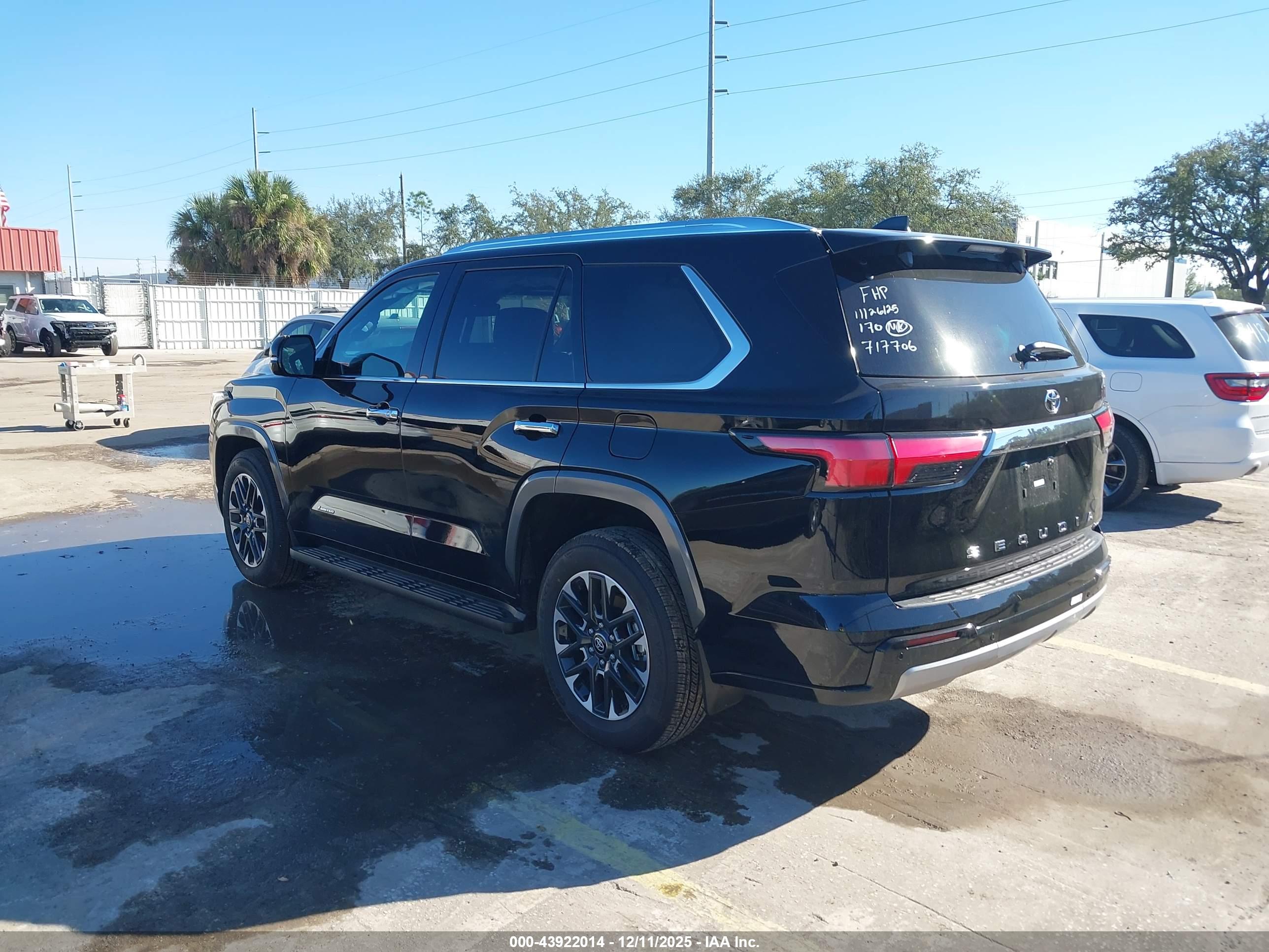 TOYOTA SEQUOIA image 3