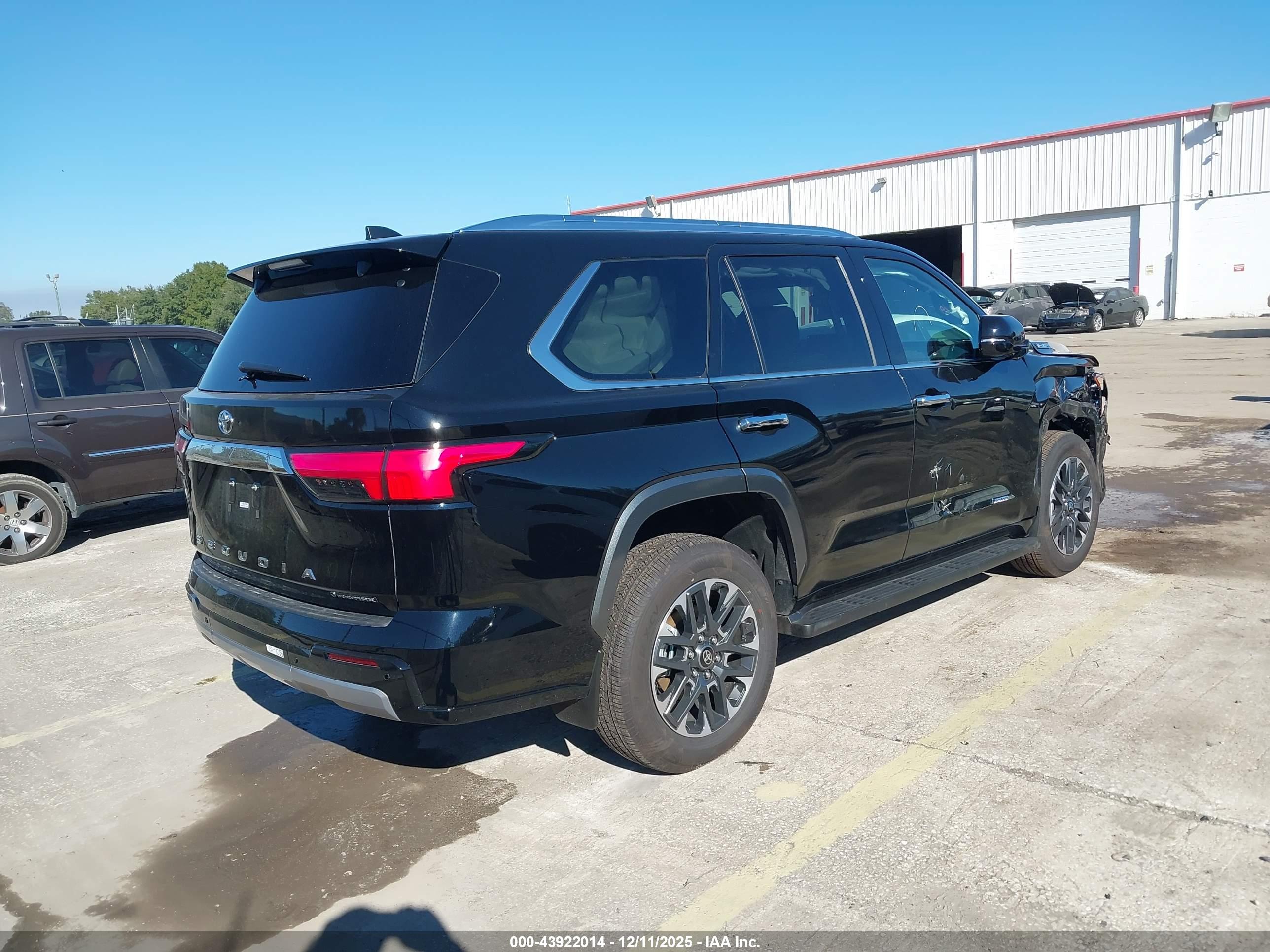 TOYOTA SEQUOIA image 4