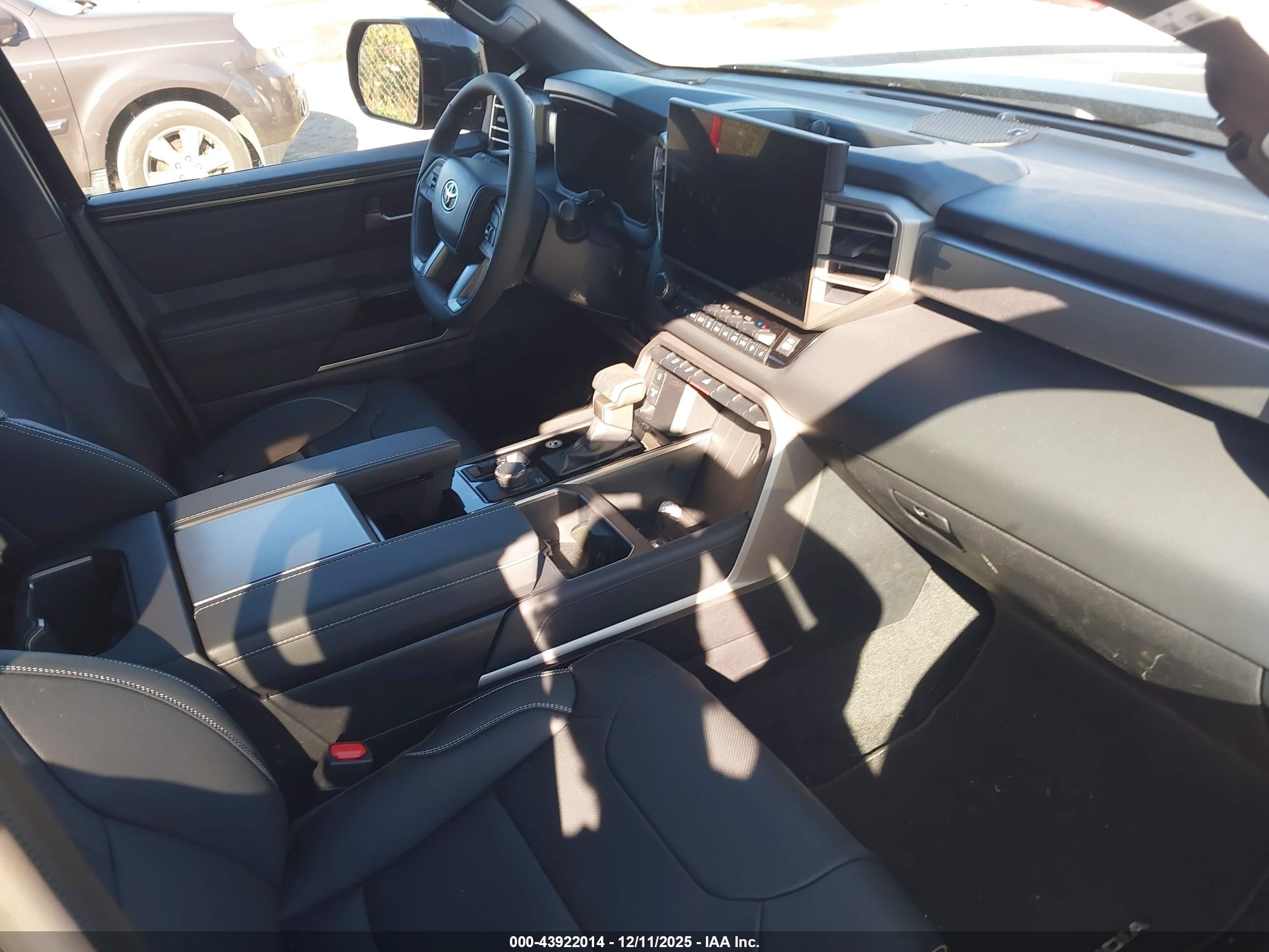 TOYOTA SEQUOIA image 5