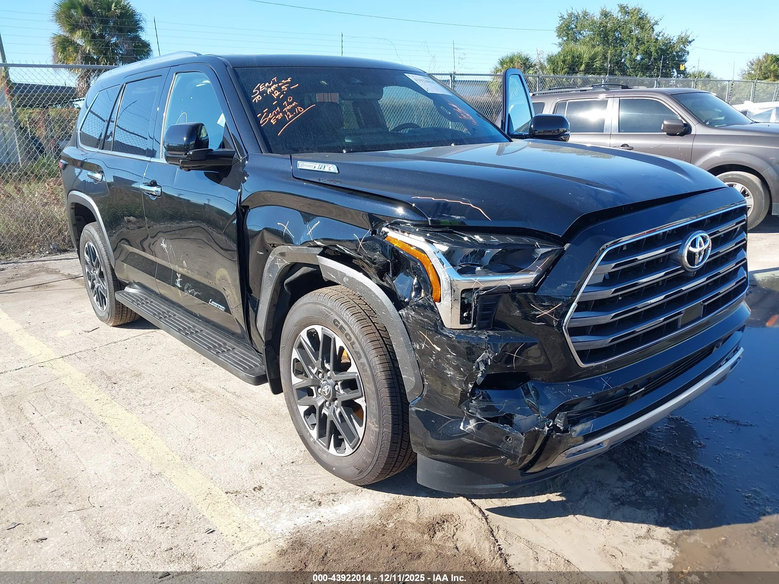 TOYOTA SEQUOIA image 6