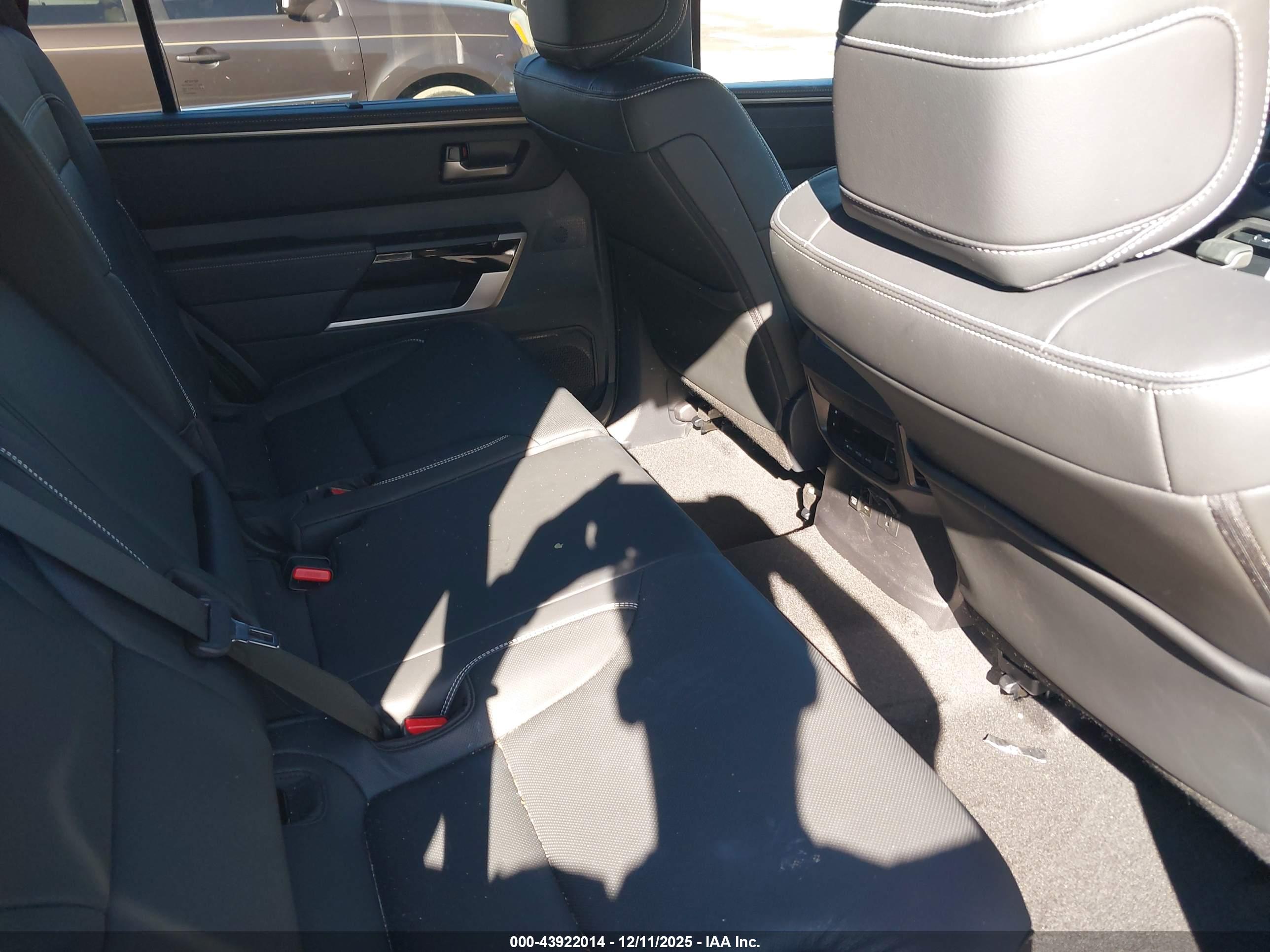 TOYOTA SEQUOIA image 8