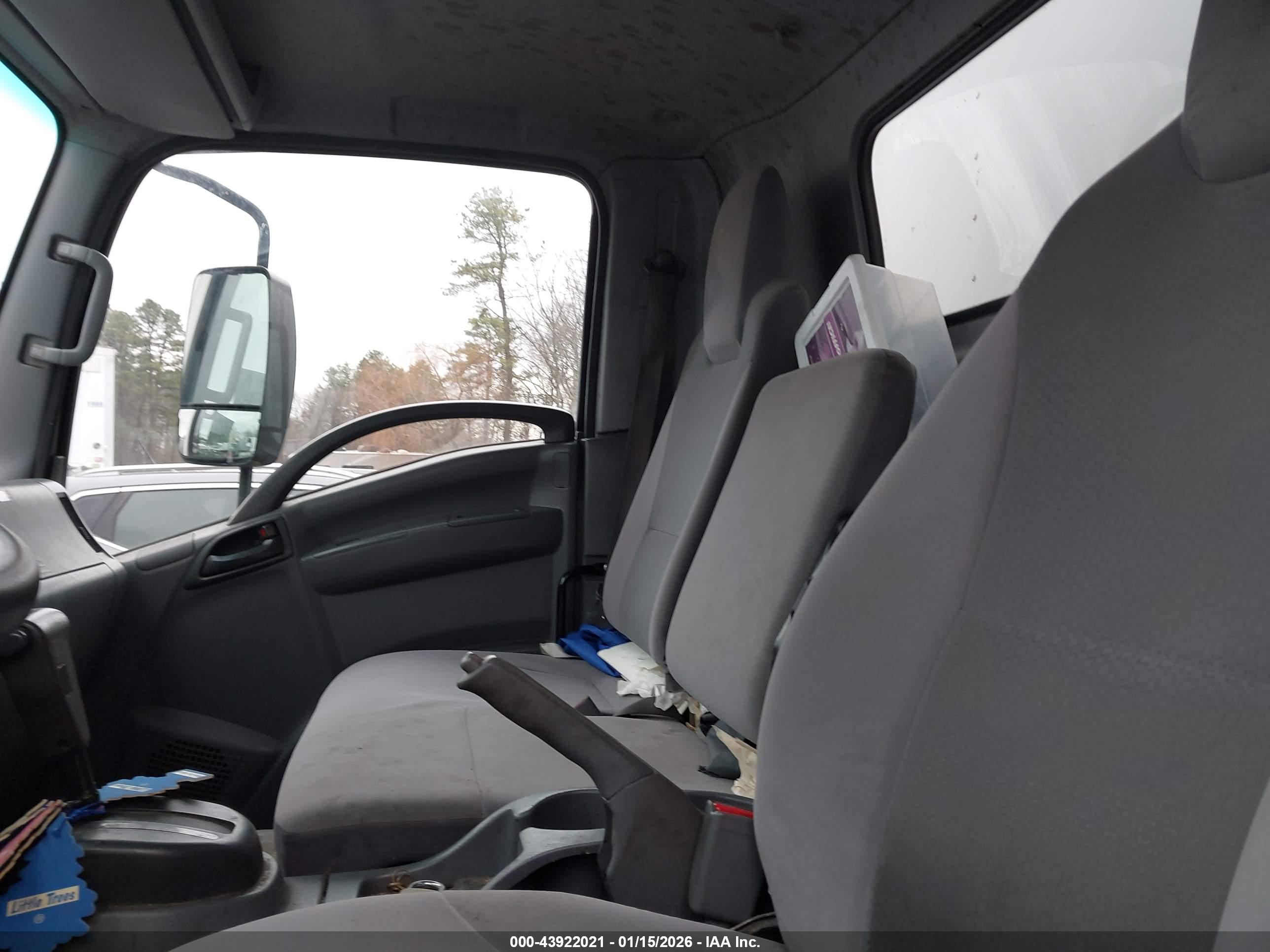 ISUZU NPR image 7