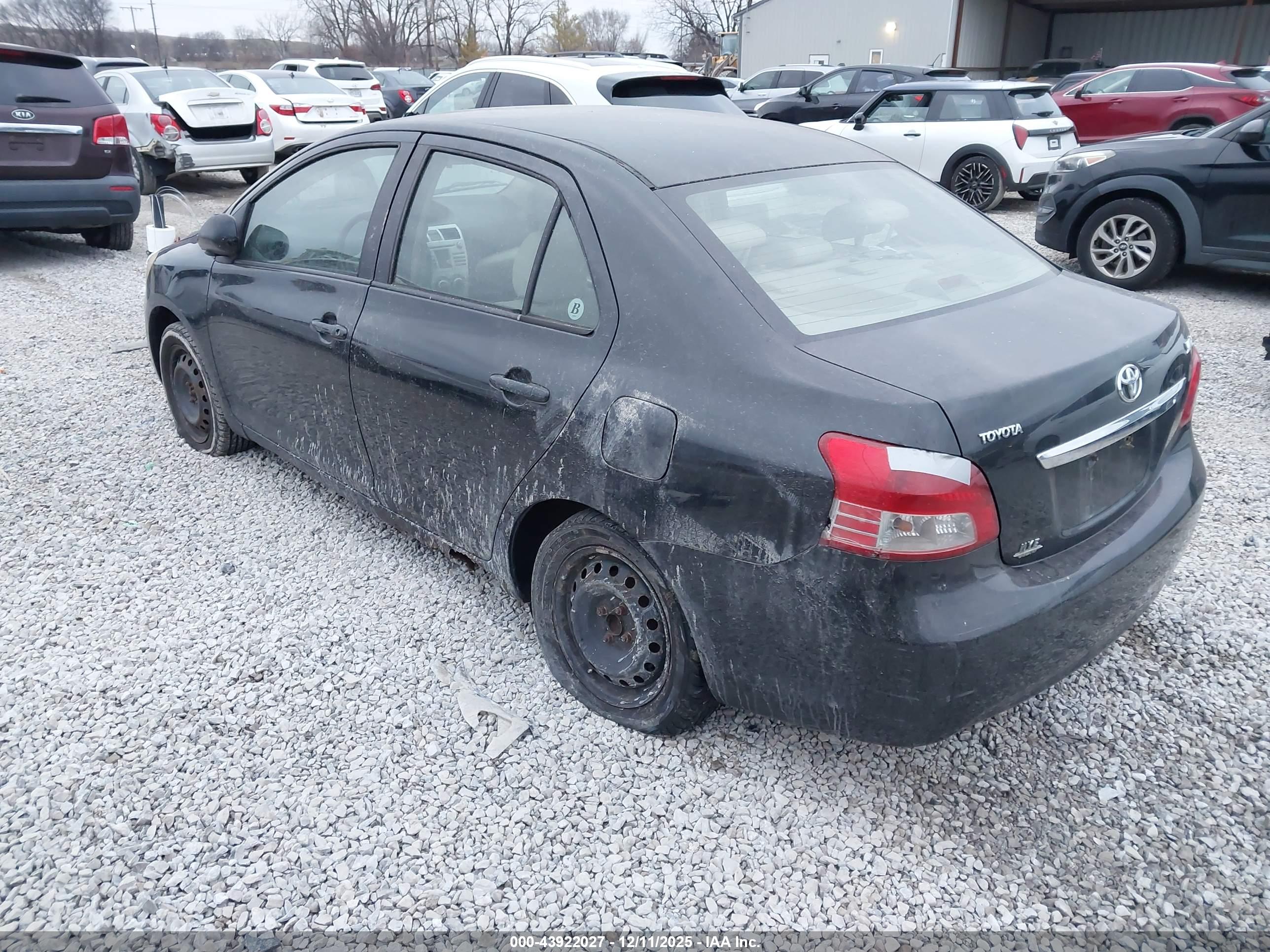 TOYOTA YARIS image 3