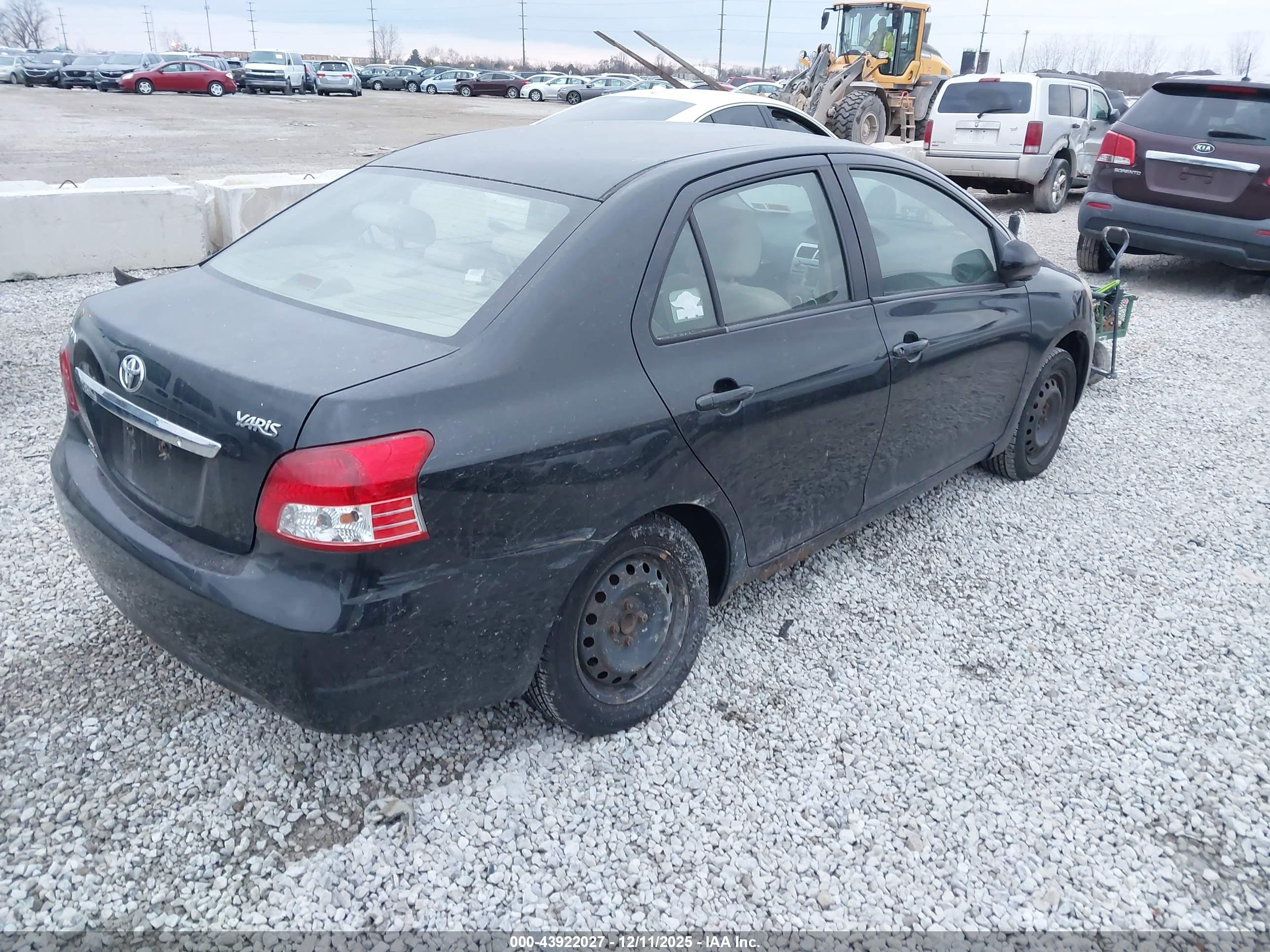 TOYOTA YARIS image 4