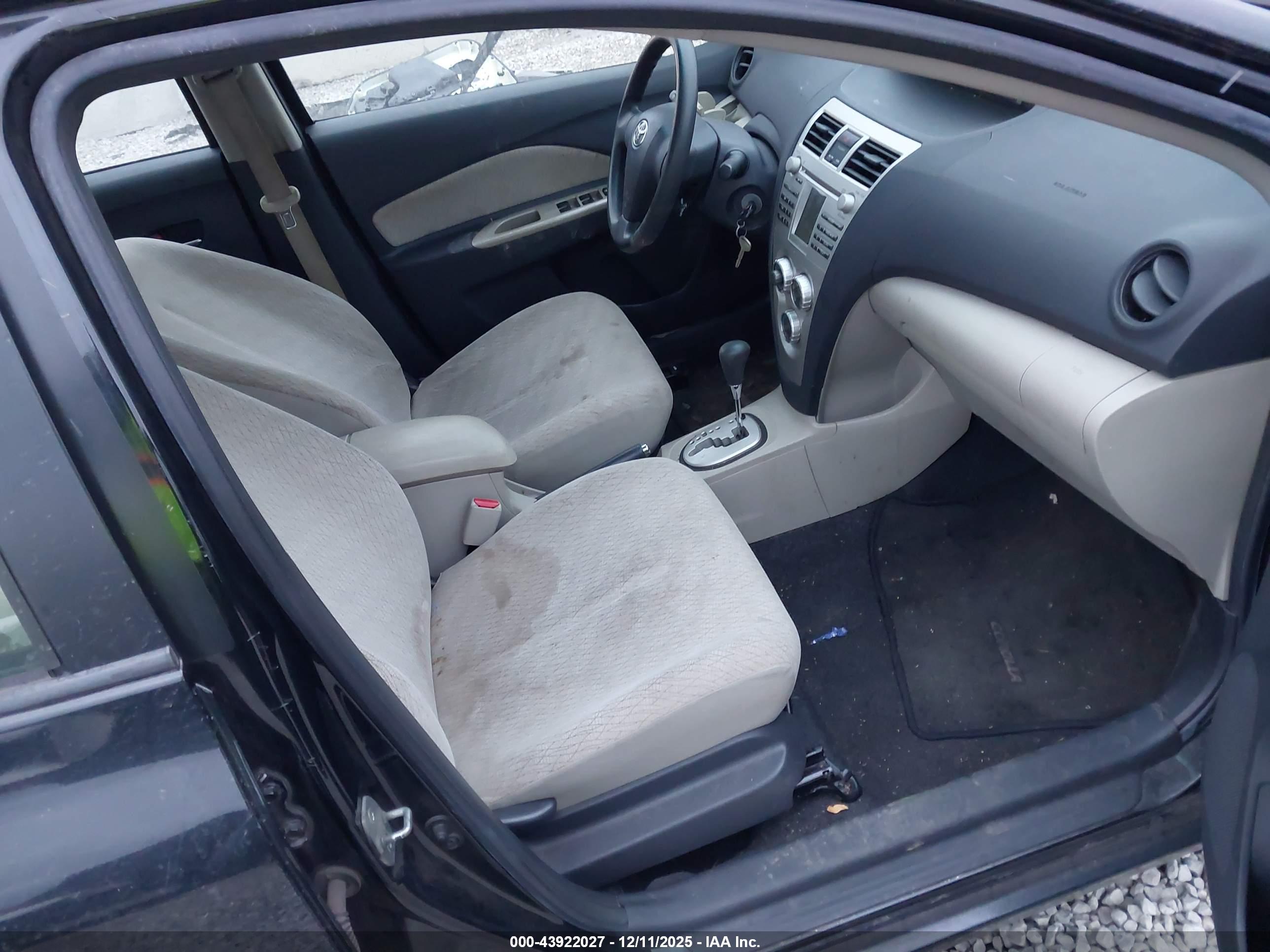 TOYOTA YARIS image 5