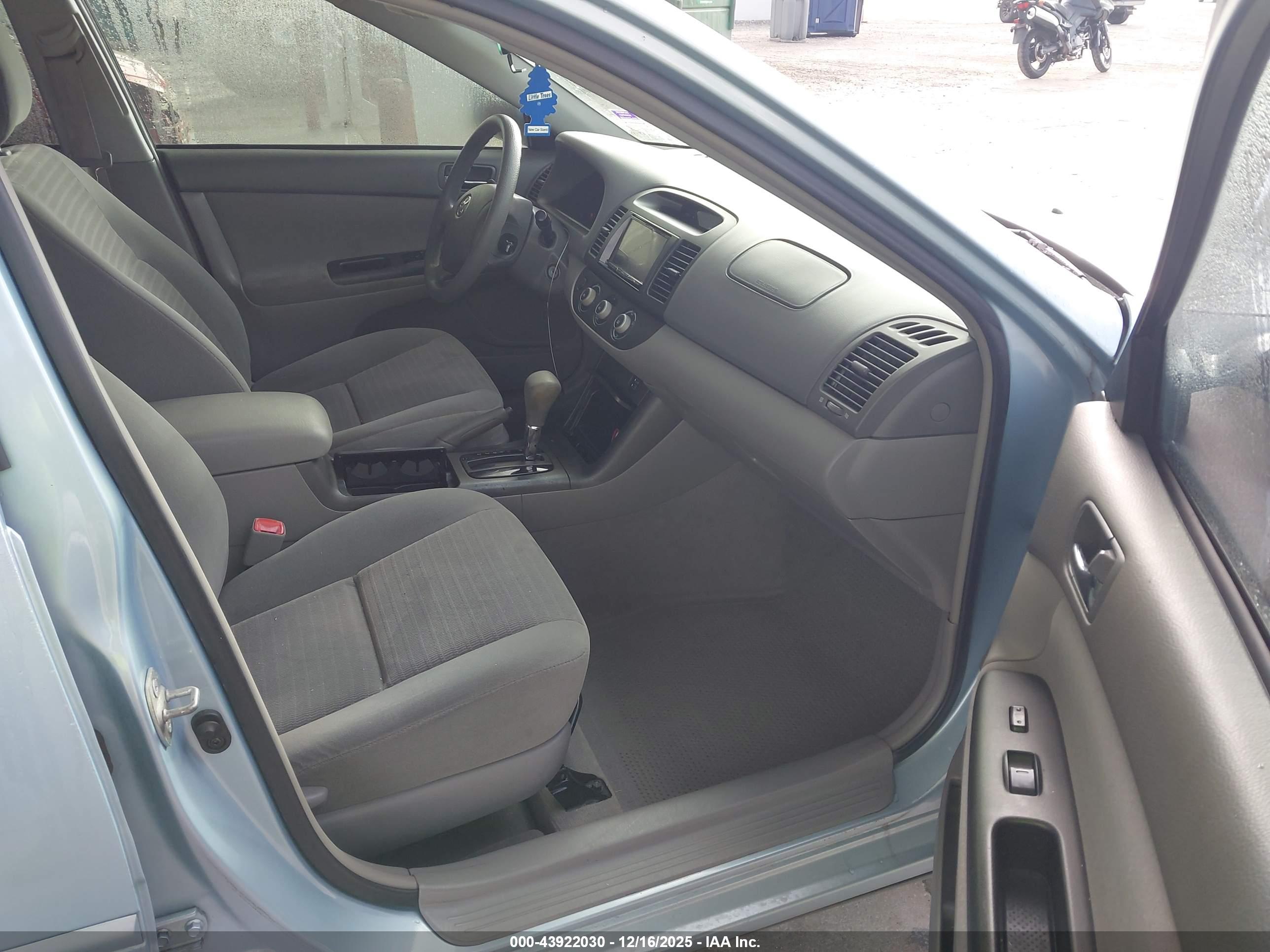 TOYOTA CAMRY image 5