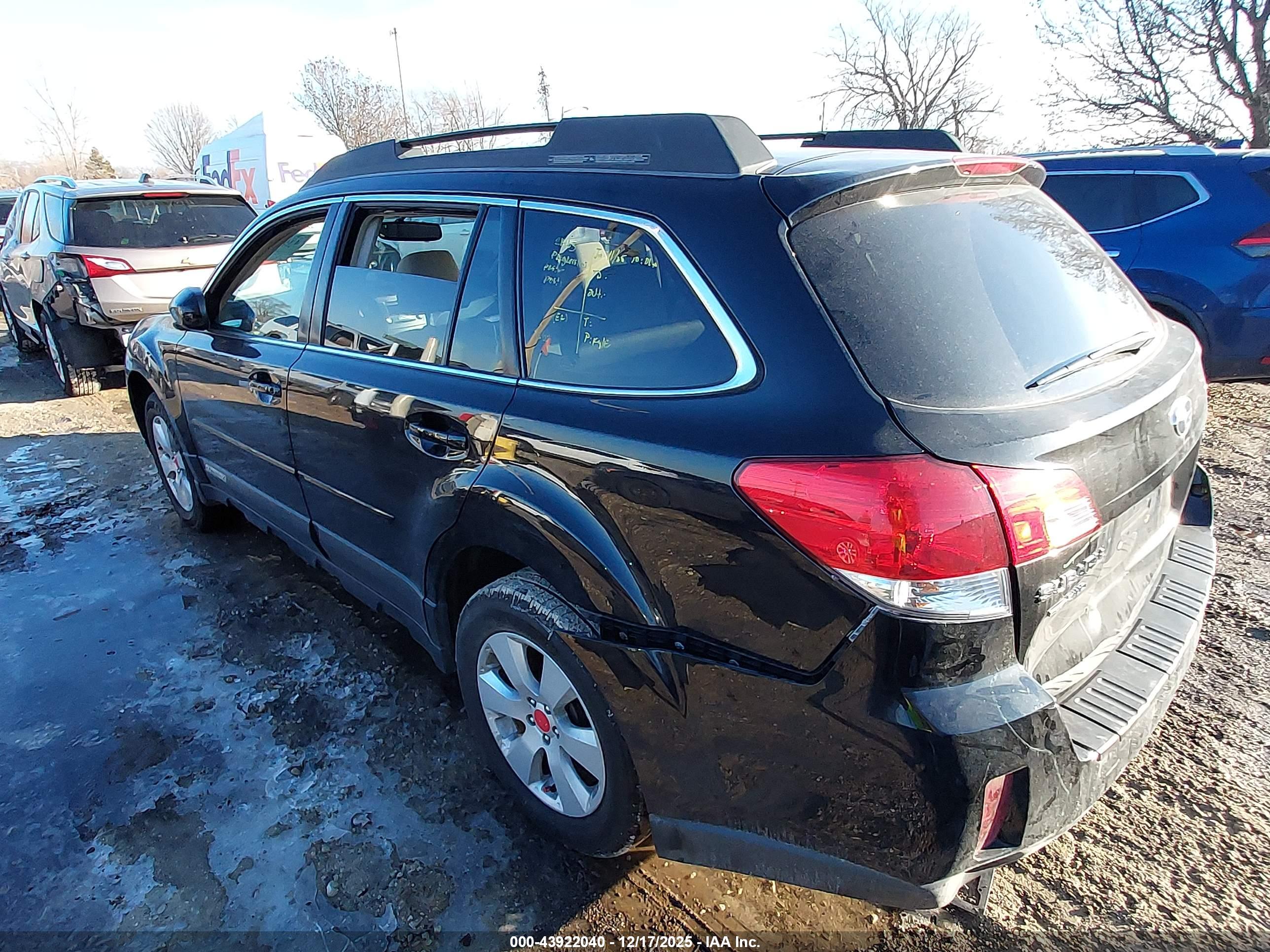 SUBARU OUTBACK image 3