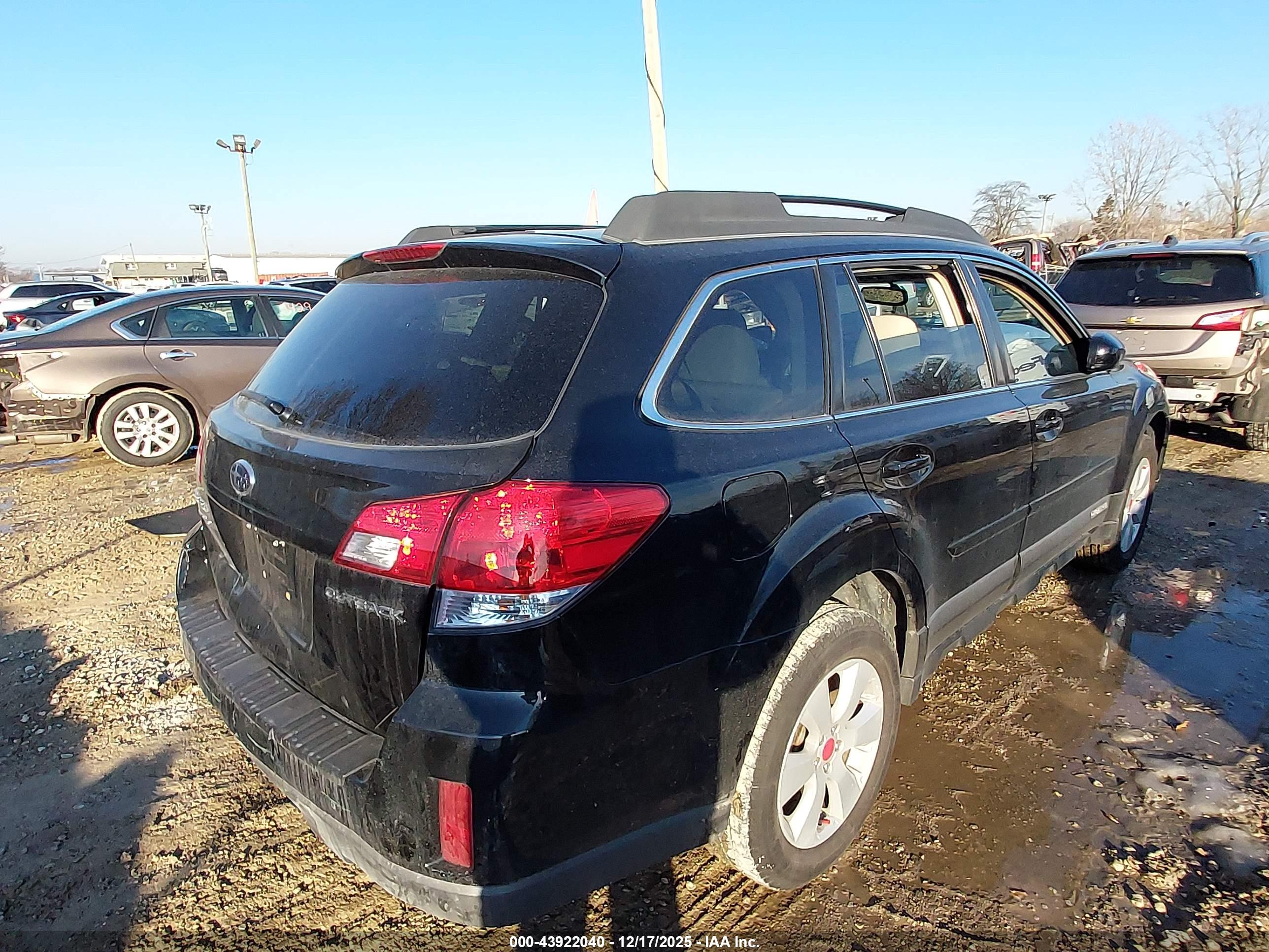 SUBARU OUTBACK image 4