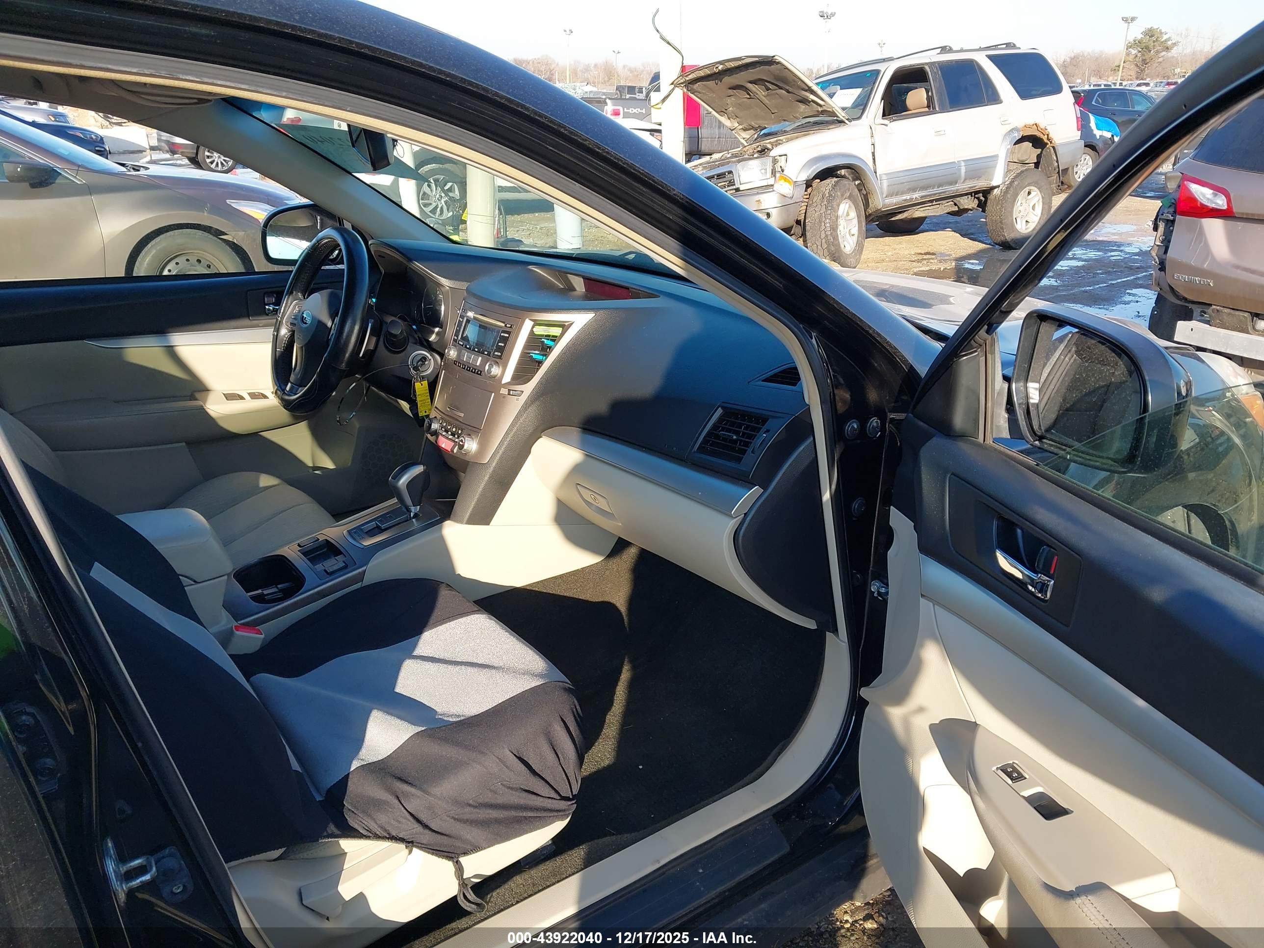 SUBARU OUTBACK image 5