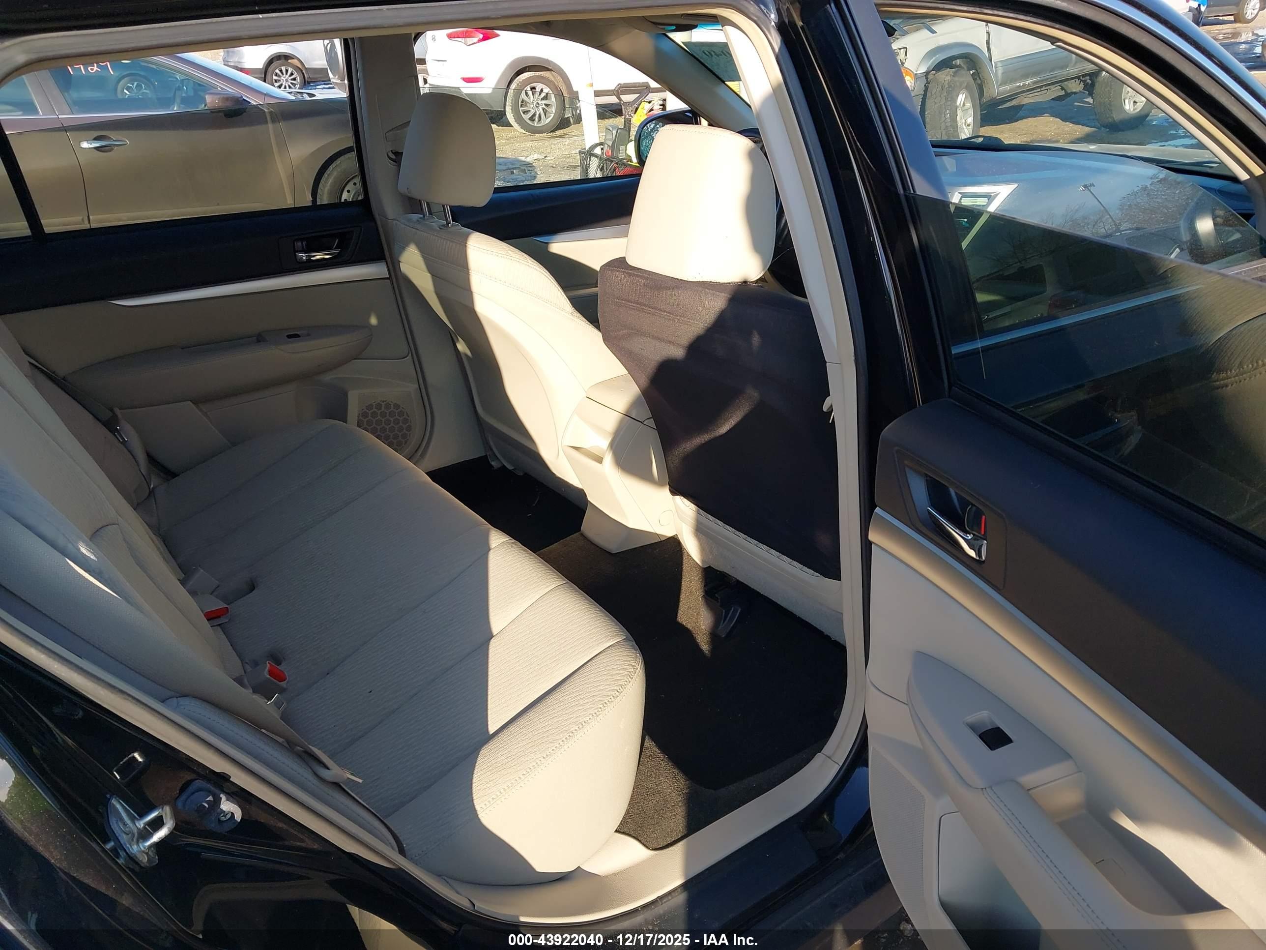 SUBARU OUTBACK image 8