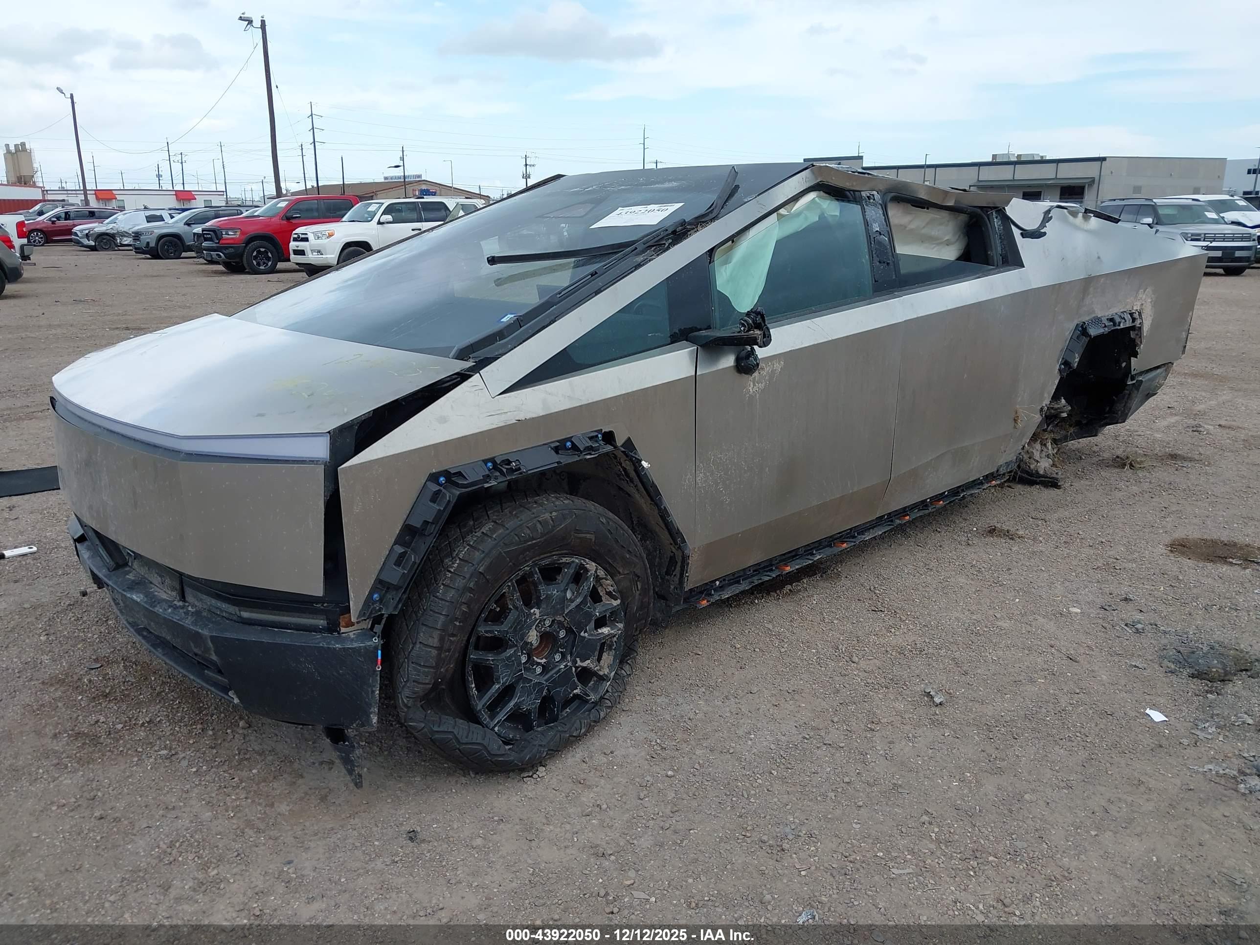 TESLA CYBERTRUCK image 2